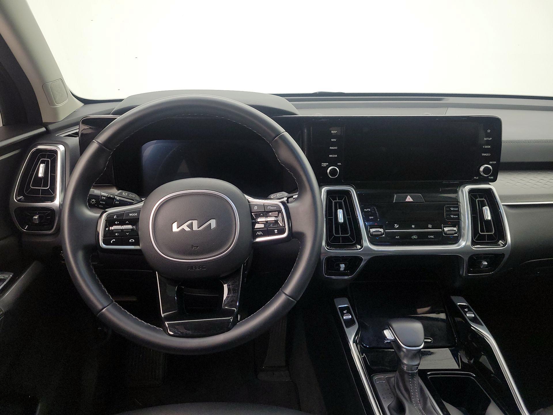 Thumbnail: 2023 Kia Sorento - 10