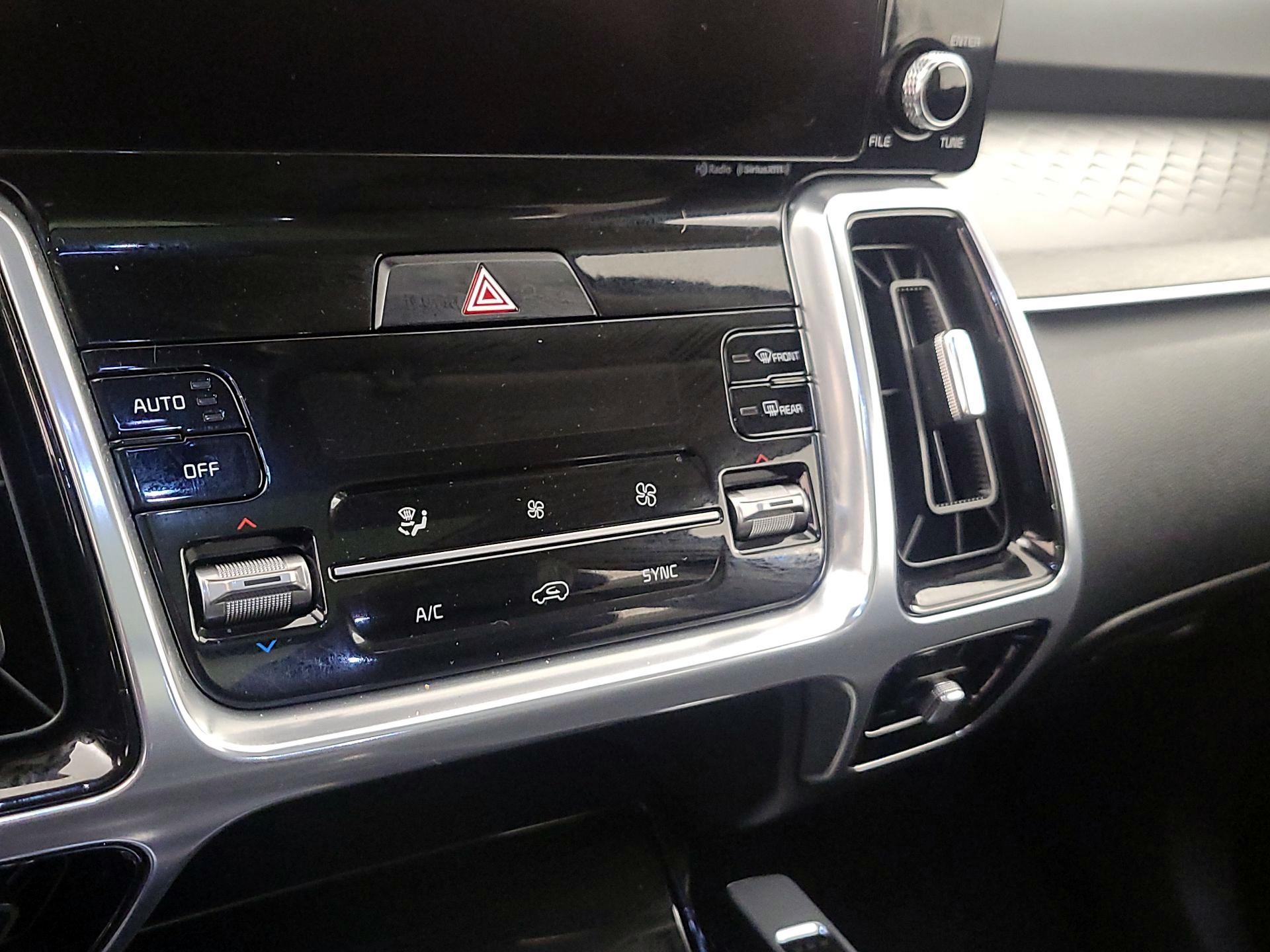 Thumbnail: 2023 Kia Sorento - 17