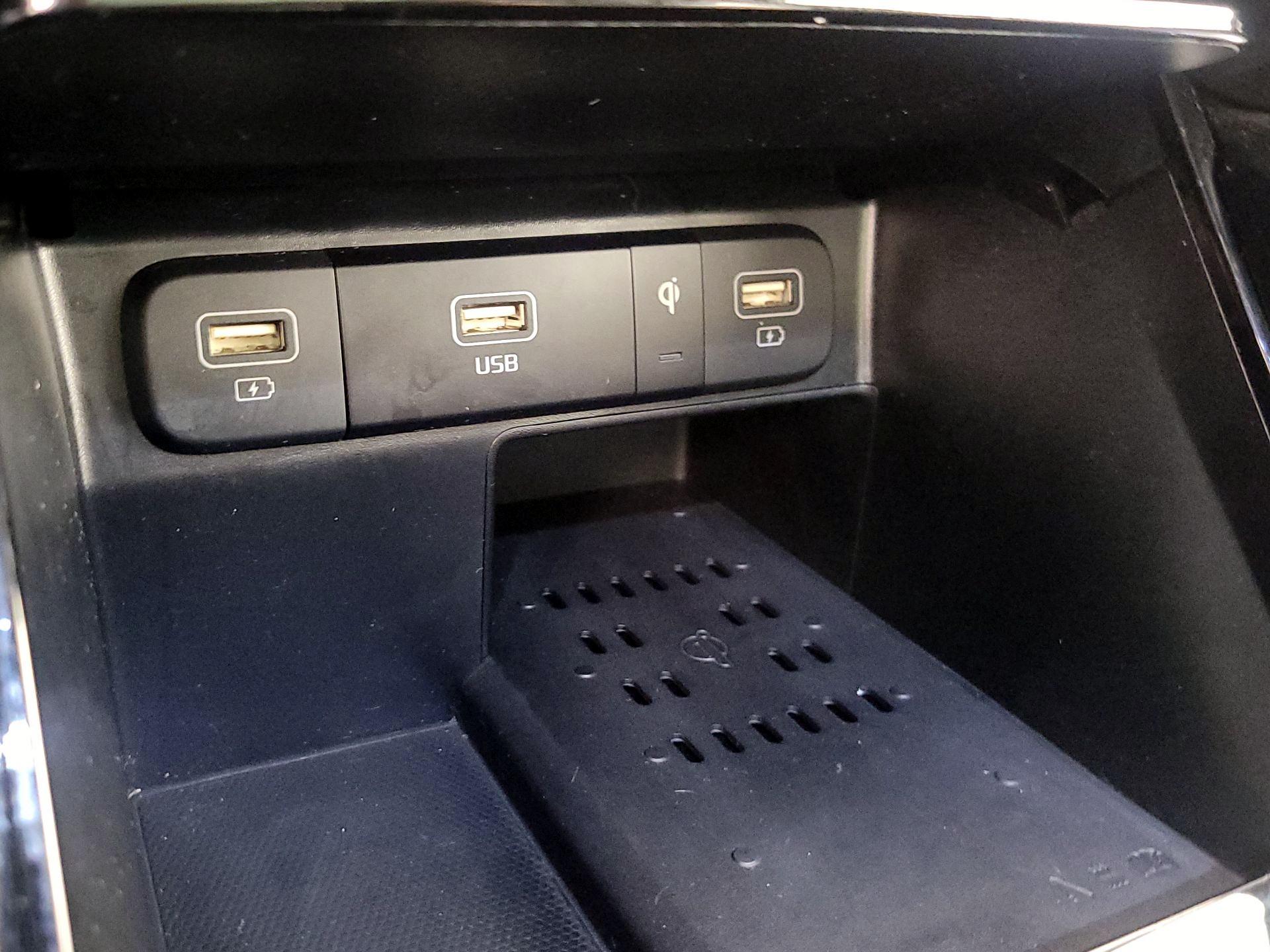 Thumbnail: 2023 Kia Sorento - 19