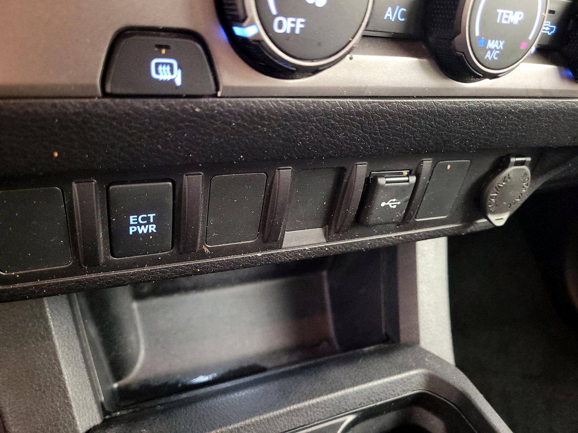 Thumbnail: 2022 Toyota Tacoma - 18