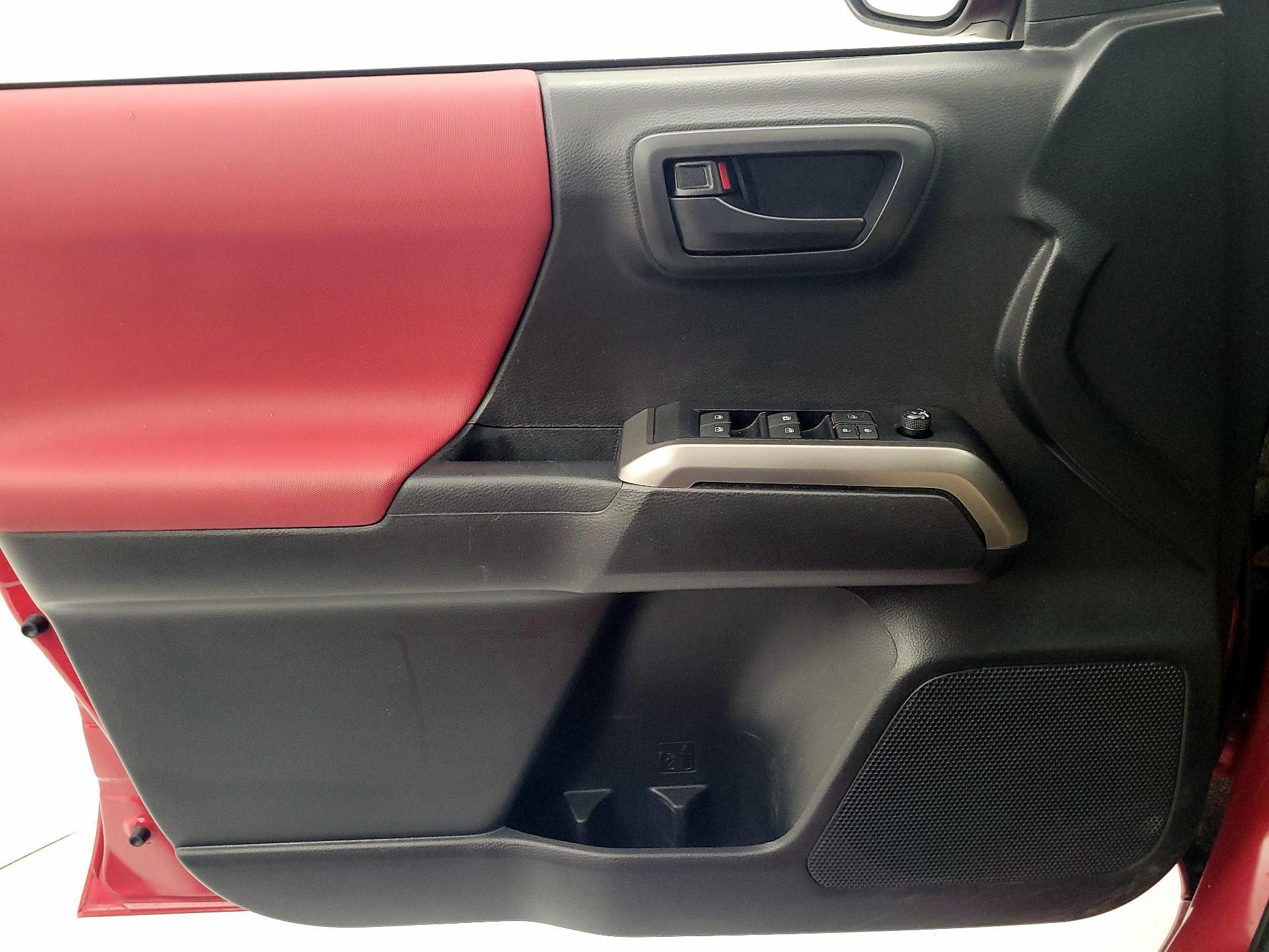 Thumbnail: 2022 Toyota Tacoma - 12