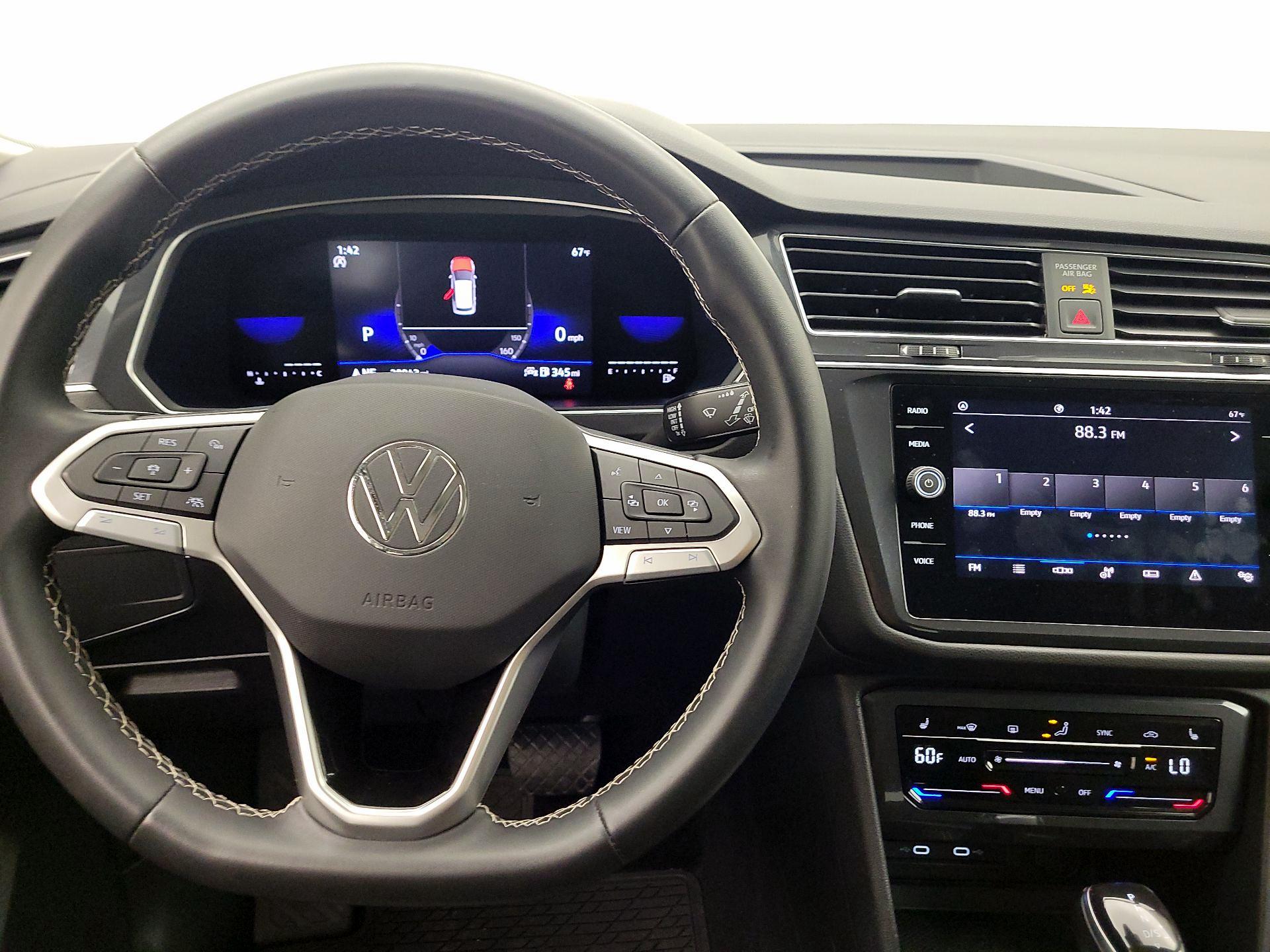 Thumbnail: 2023 Volkswagen Tiguan - 10