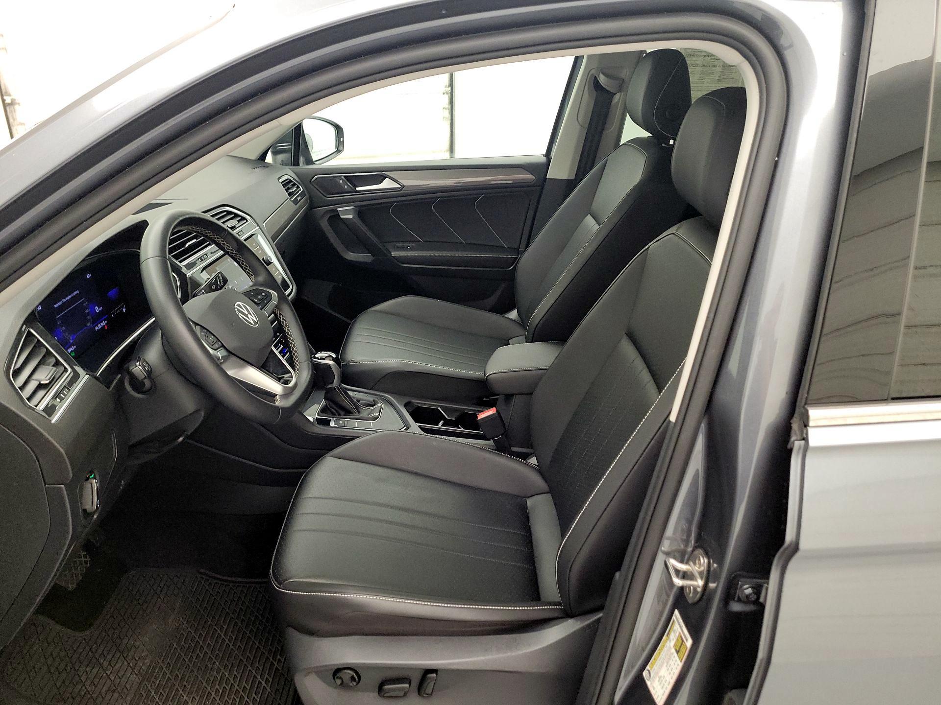 Thumbnail: 2023 Volkswagen Tiguan - 11