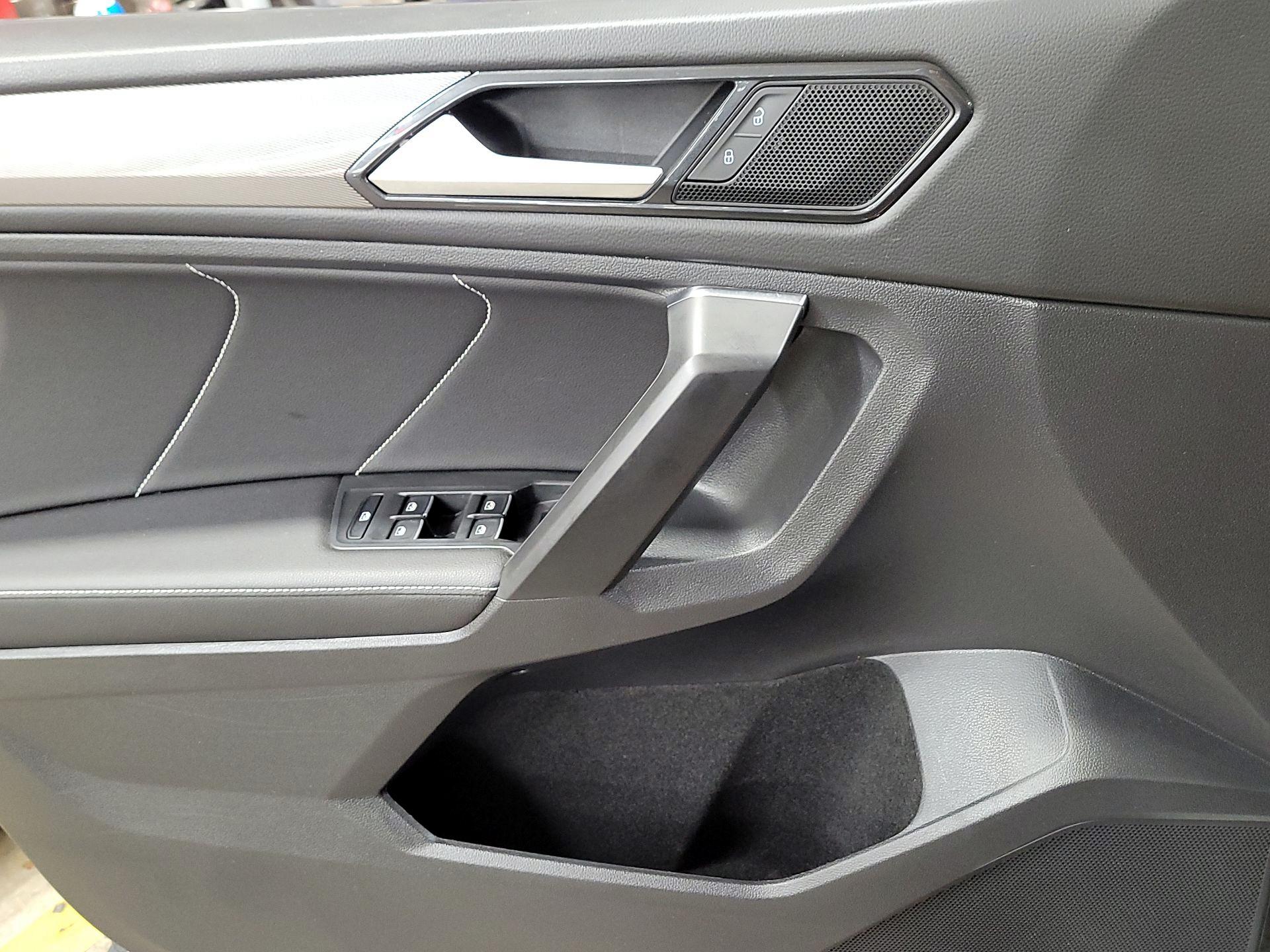 Thumbnail: 2023 Volkswagen Tiguan - 12