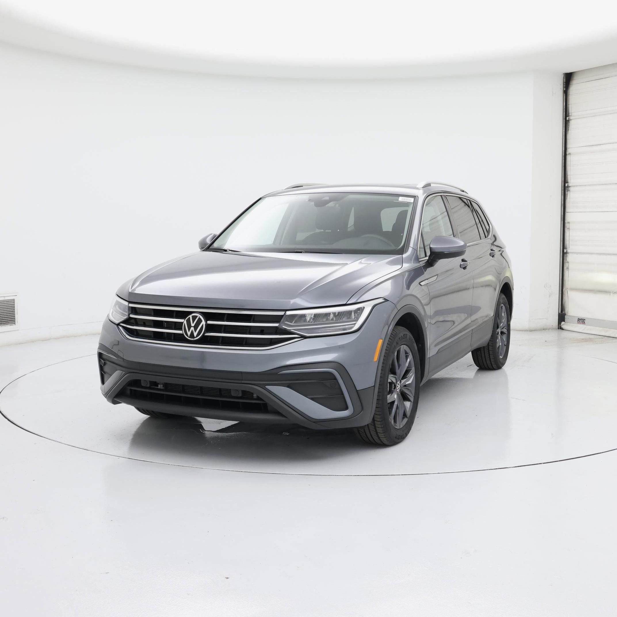 Thumbnail: 2023 Volkswagen Tiguan - 4