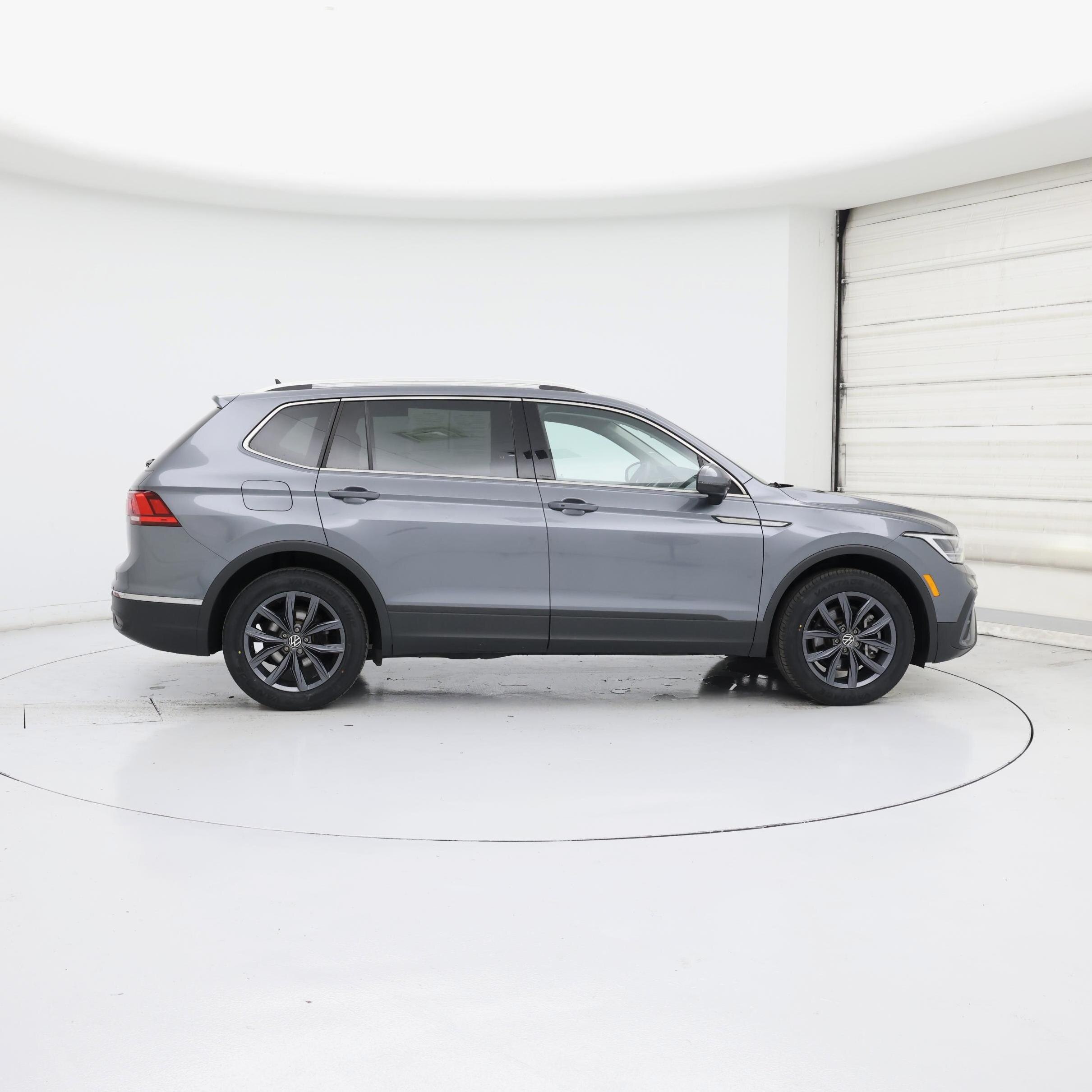 Thumbnail: 2023 Volkswagen Tiguan - 7