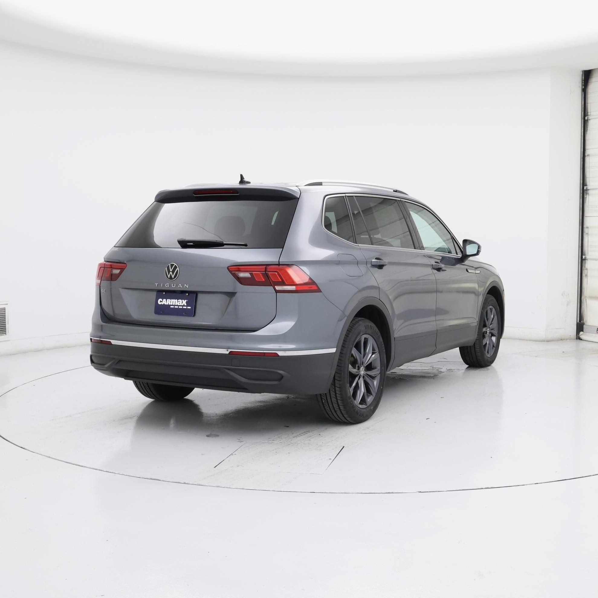 Thumbnail: 2023 Volkswagen Tiguan - 8