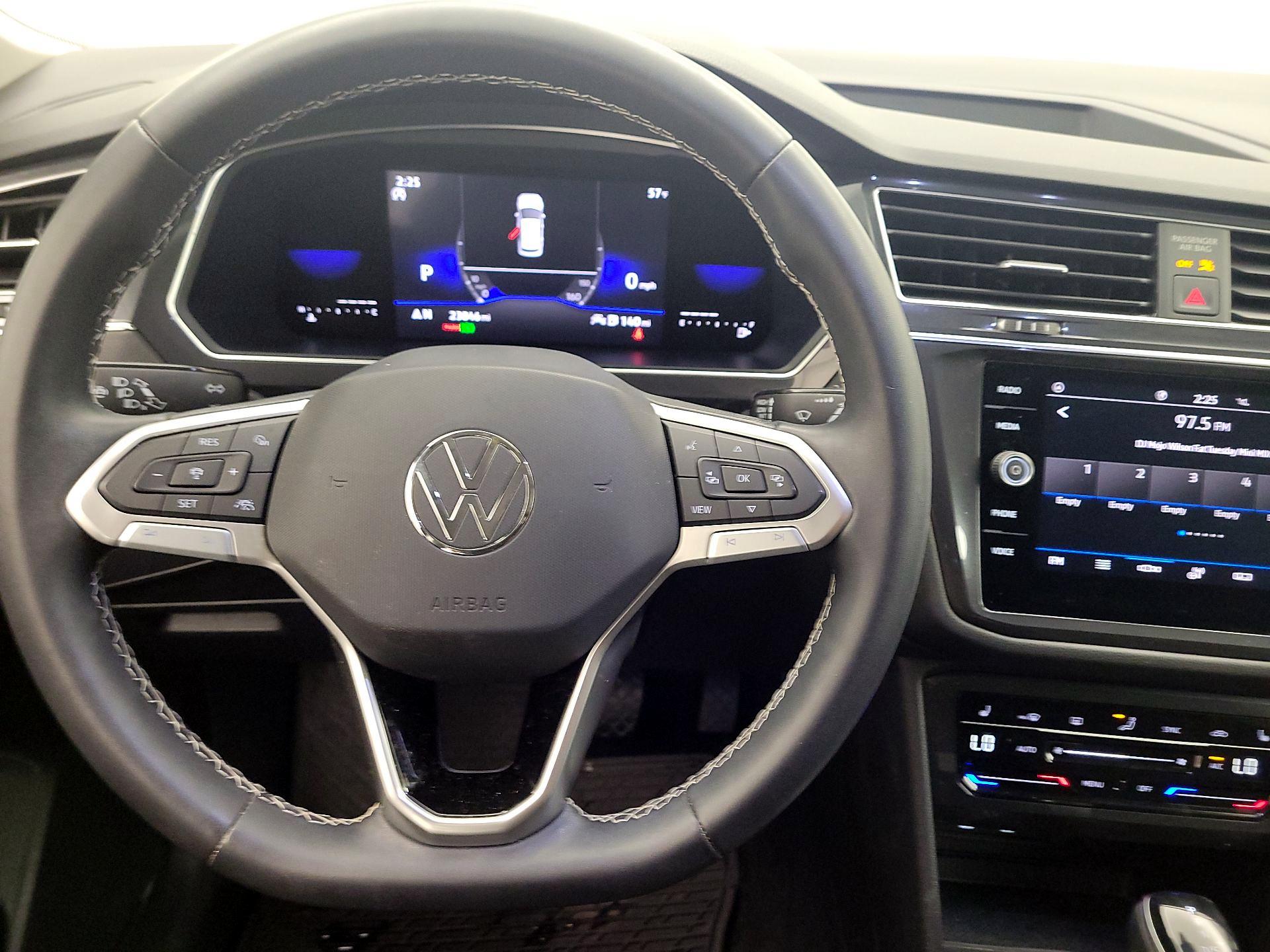 Thumbnail: 2023 Volkswagen Tiguan - 10