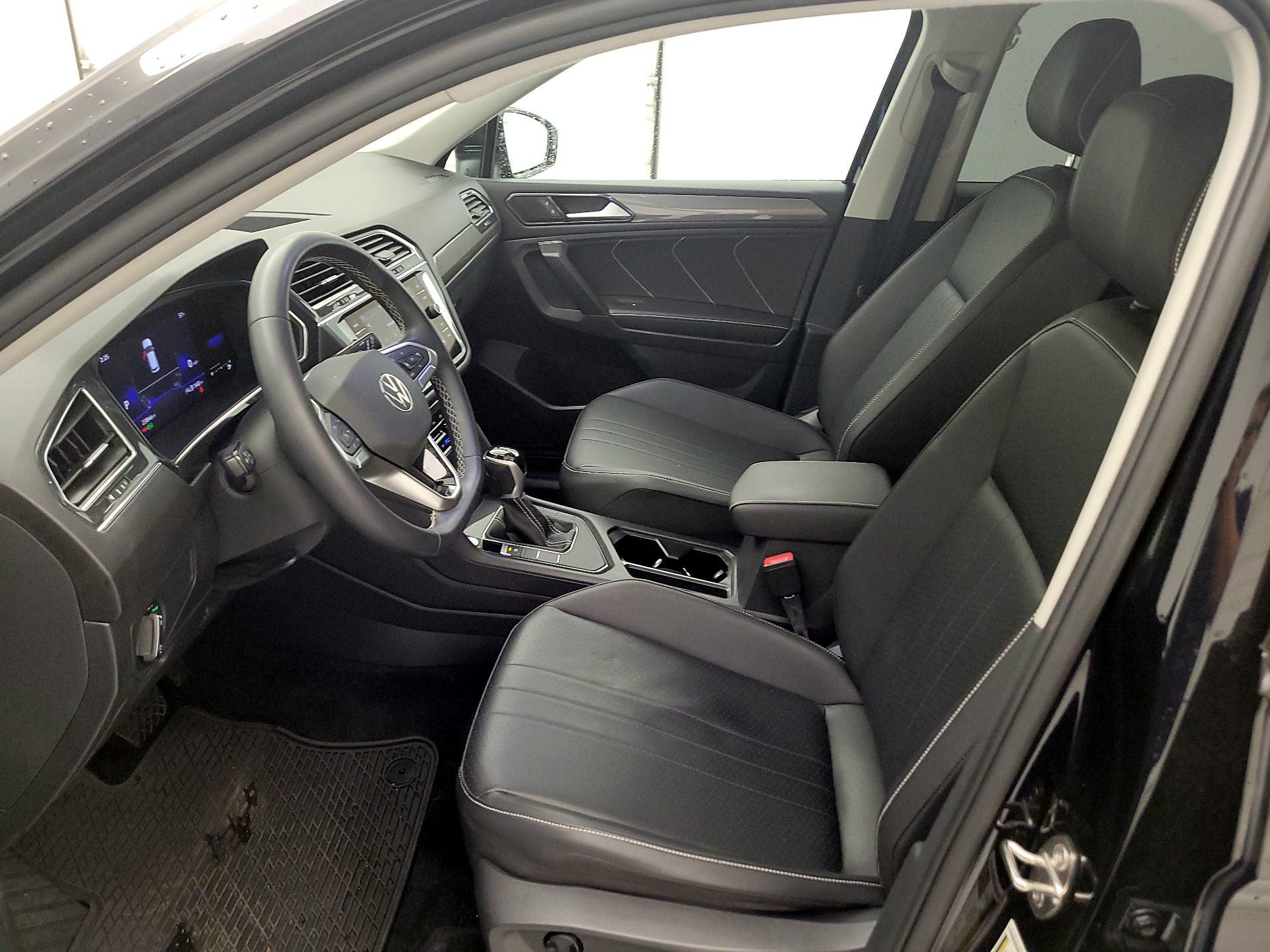 Thumbnail: 2023 Volkswagen Tiguan - 11