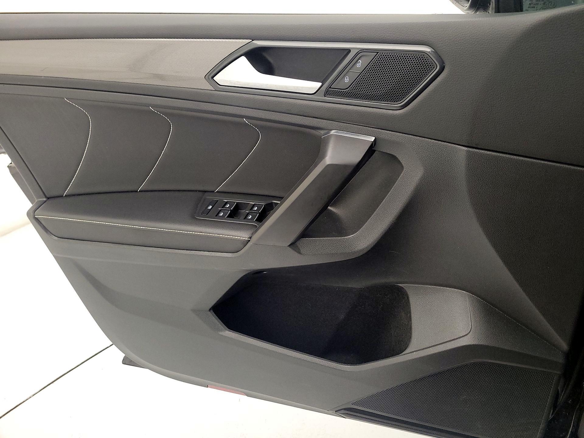 Thumbnail: 2023 Volkswagen Tiguan - 12