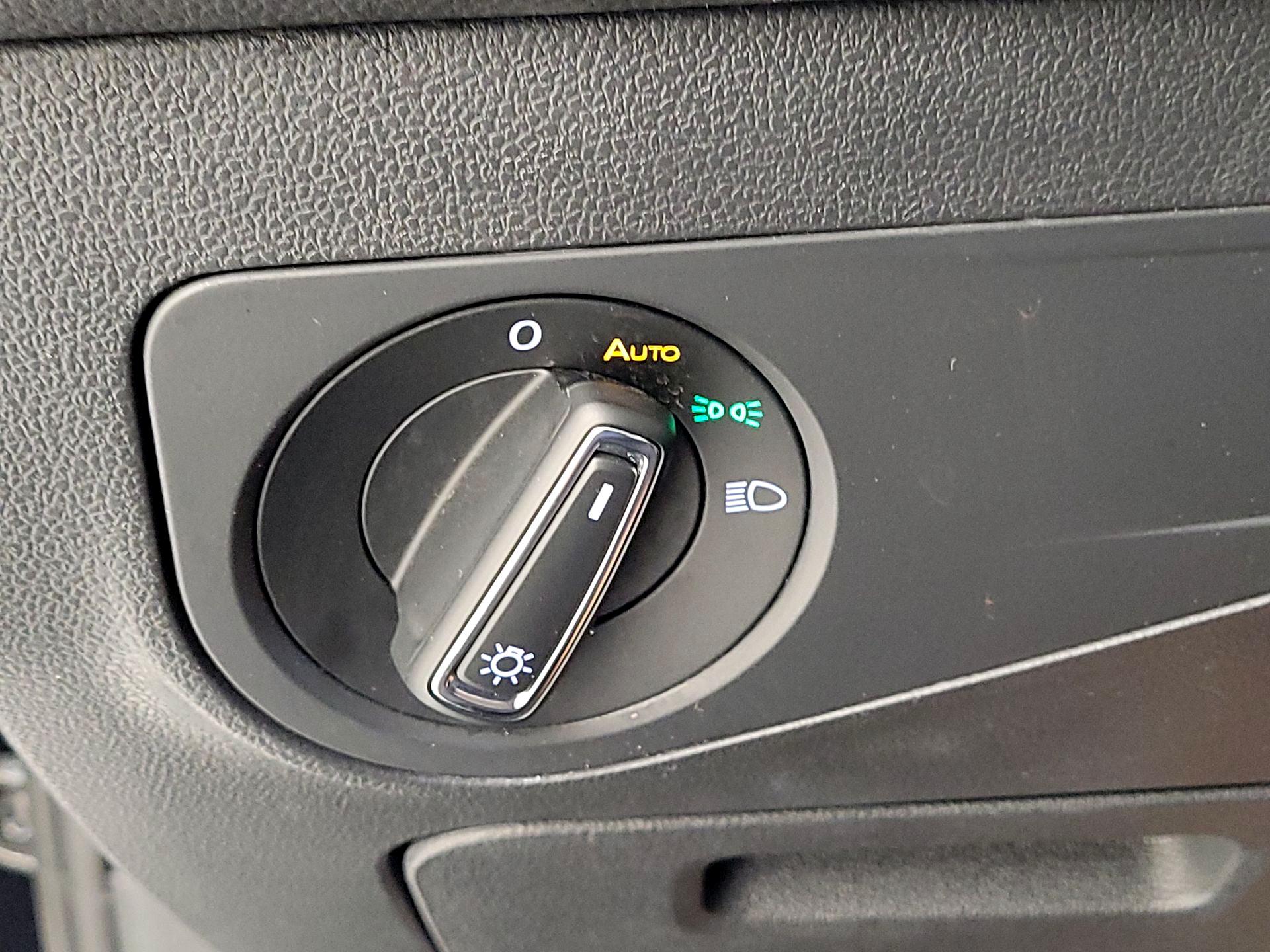 Thumbnail: 2023 Volkswagen Tiguan - 13