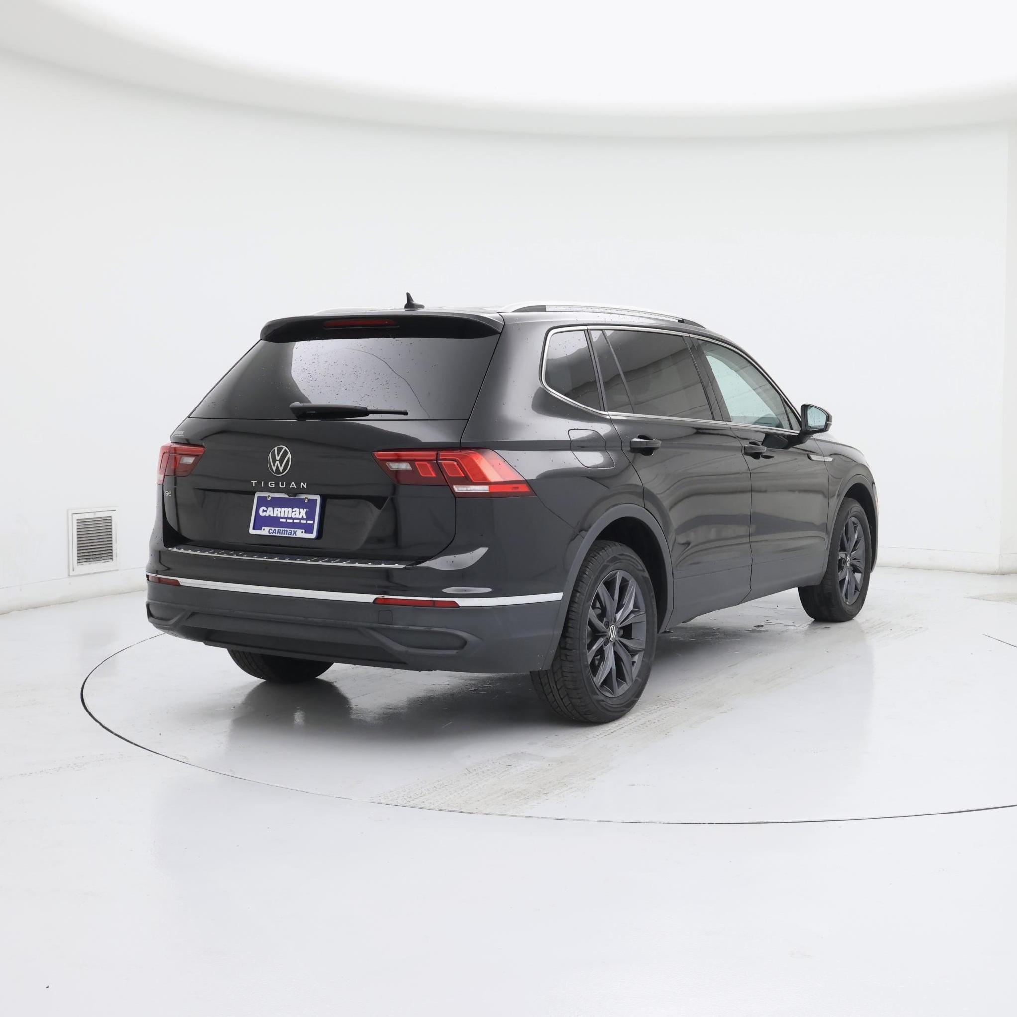 Thumbnail: 2023 Volkswagen Tiguan - 8