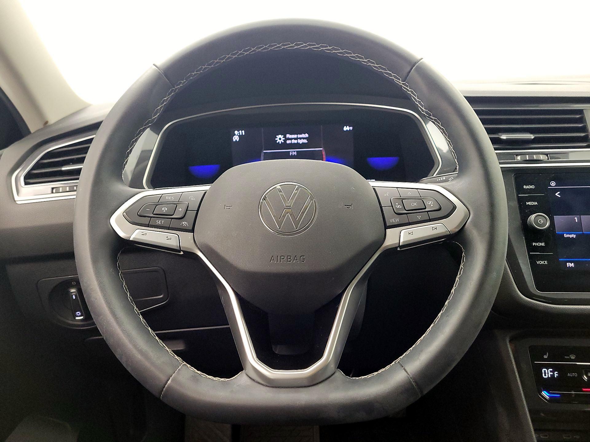 Thumbnail: 2022 Volkswagen Tiguan - 10