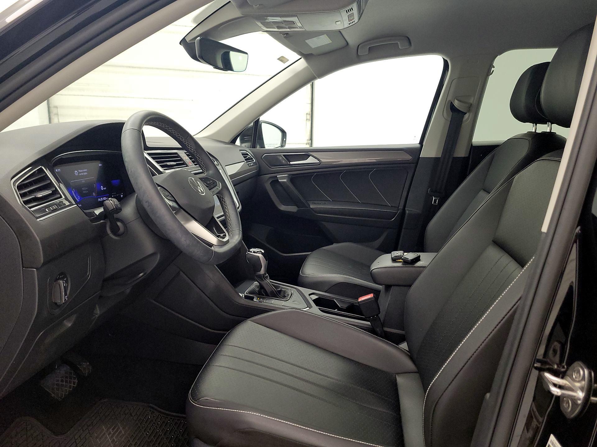 Thumbnail: 2022 Volkswagen Tiguan - 11