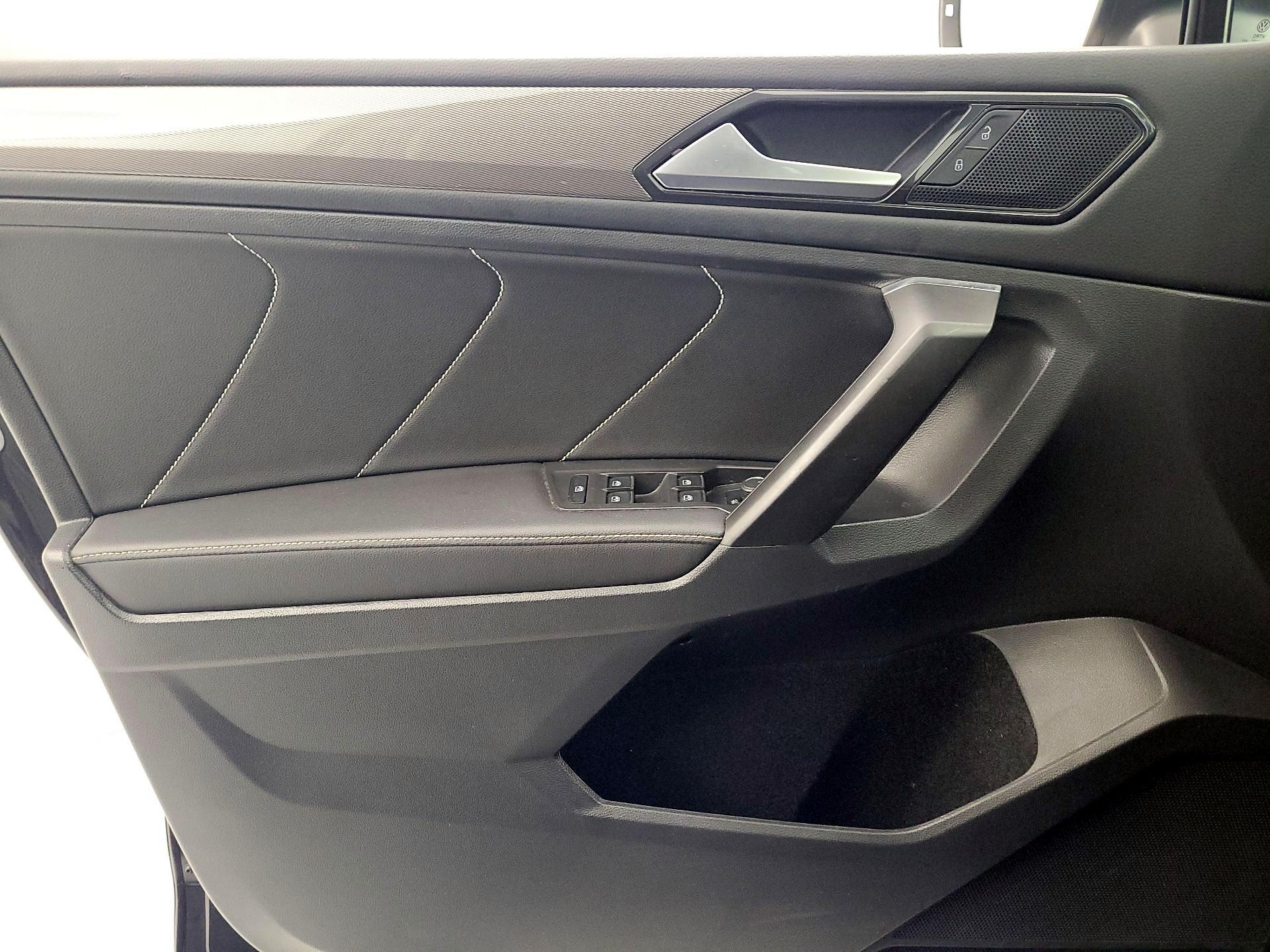 Thumbnail: 2022 Volkswagen Tiguan - 12