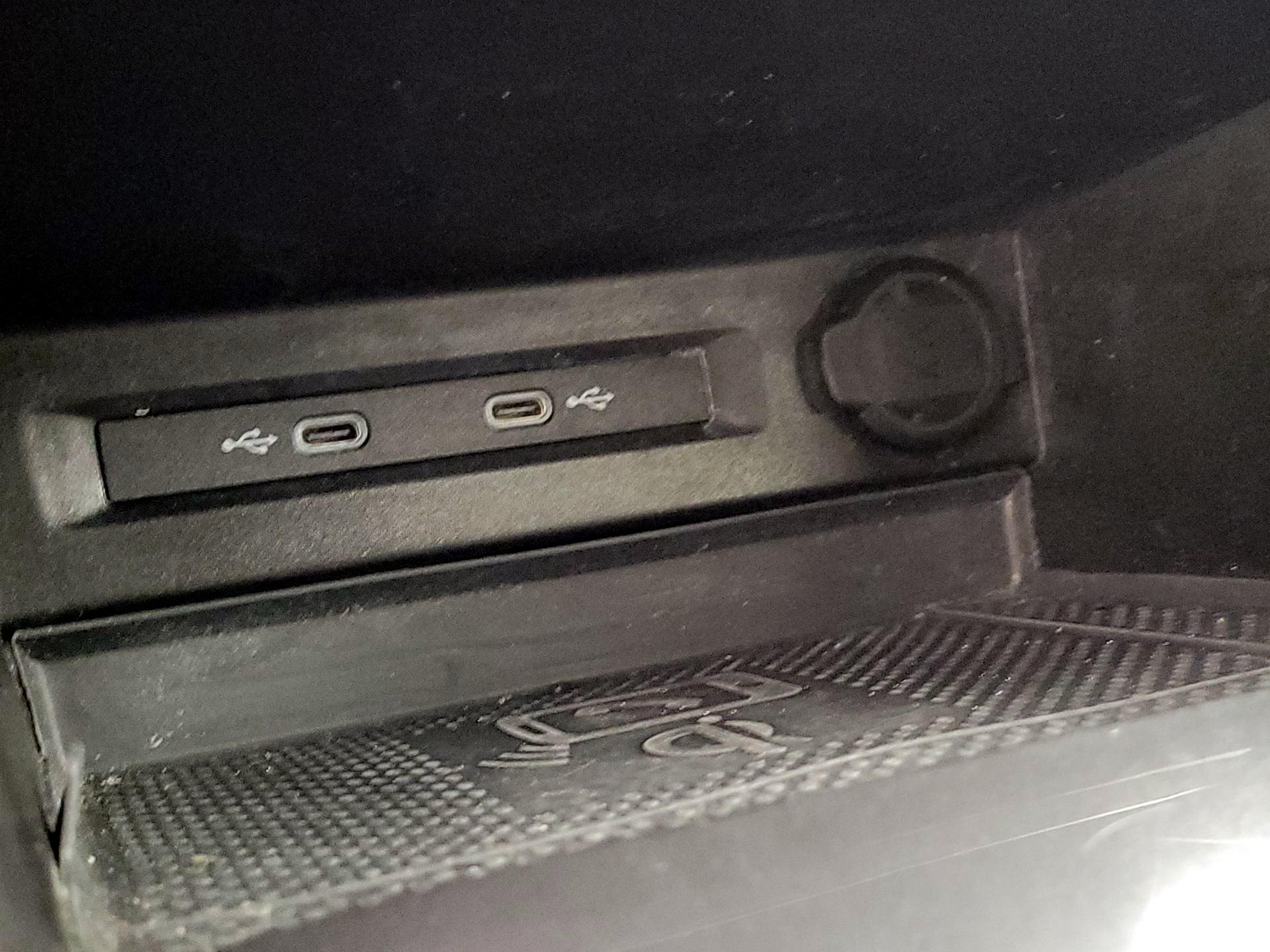 Thumbnail: 2022 Volkswagen Tiguan - 18