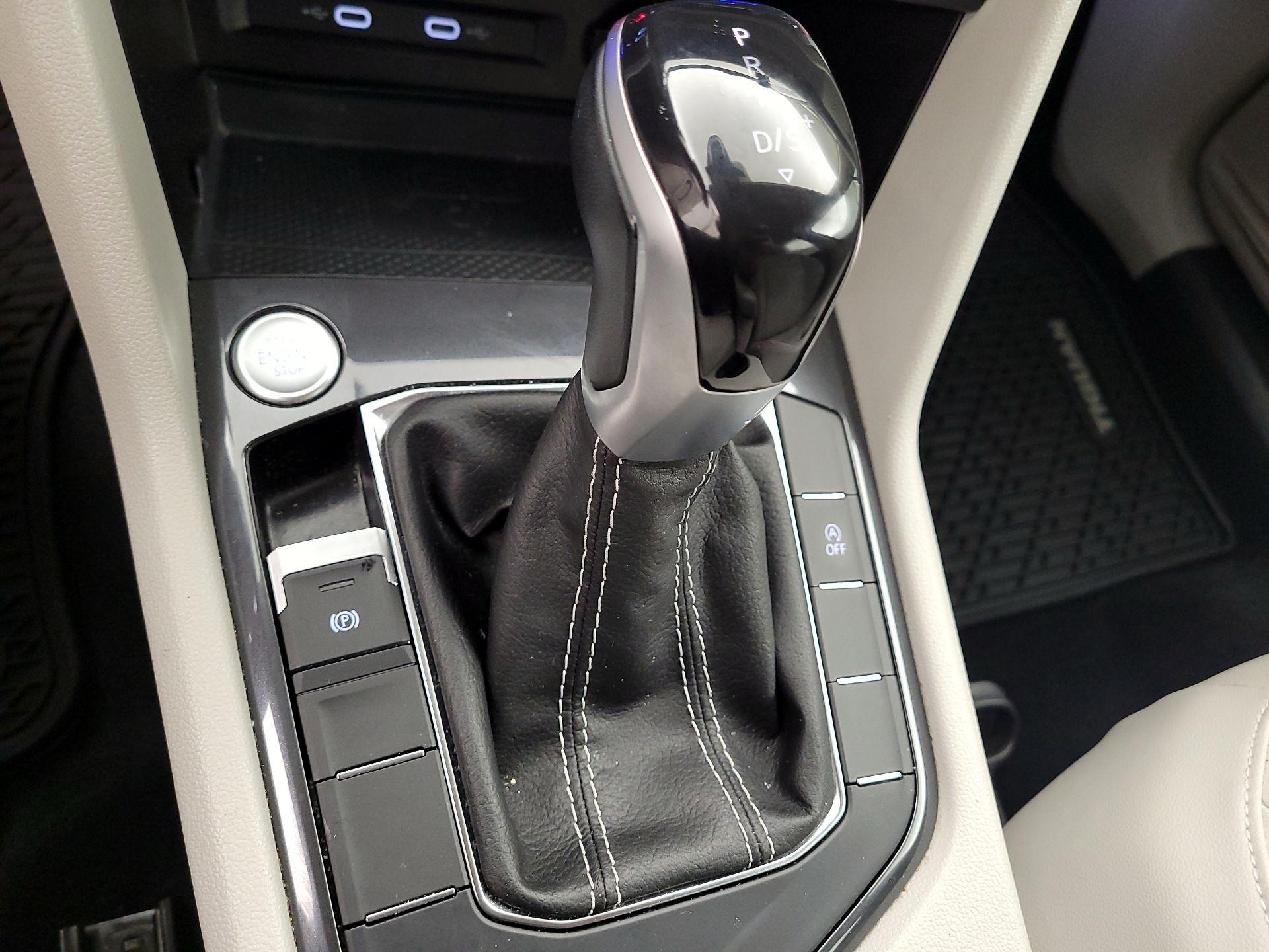 Thumbnail: 2022 Volkswagen Tiguan - 15