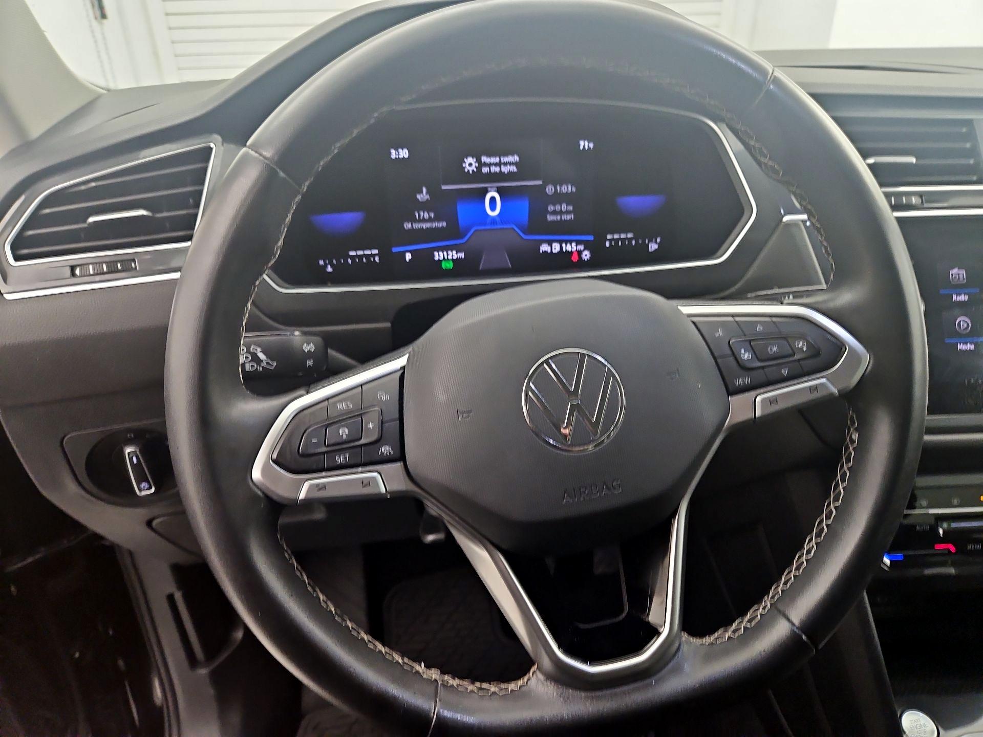 Thumbnail: 2022 Volkswagen Tiguan - 10