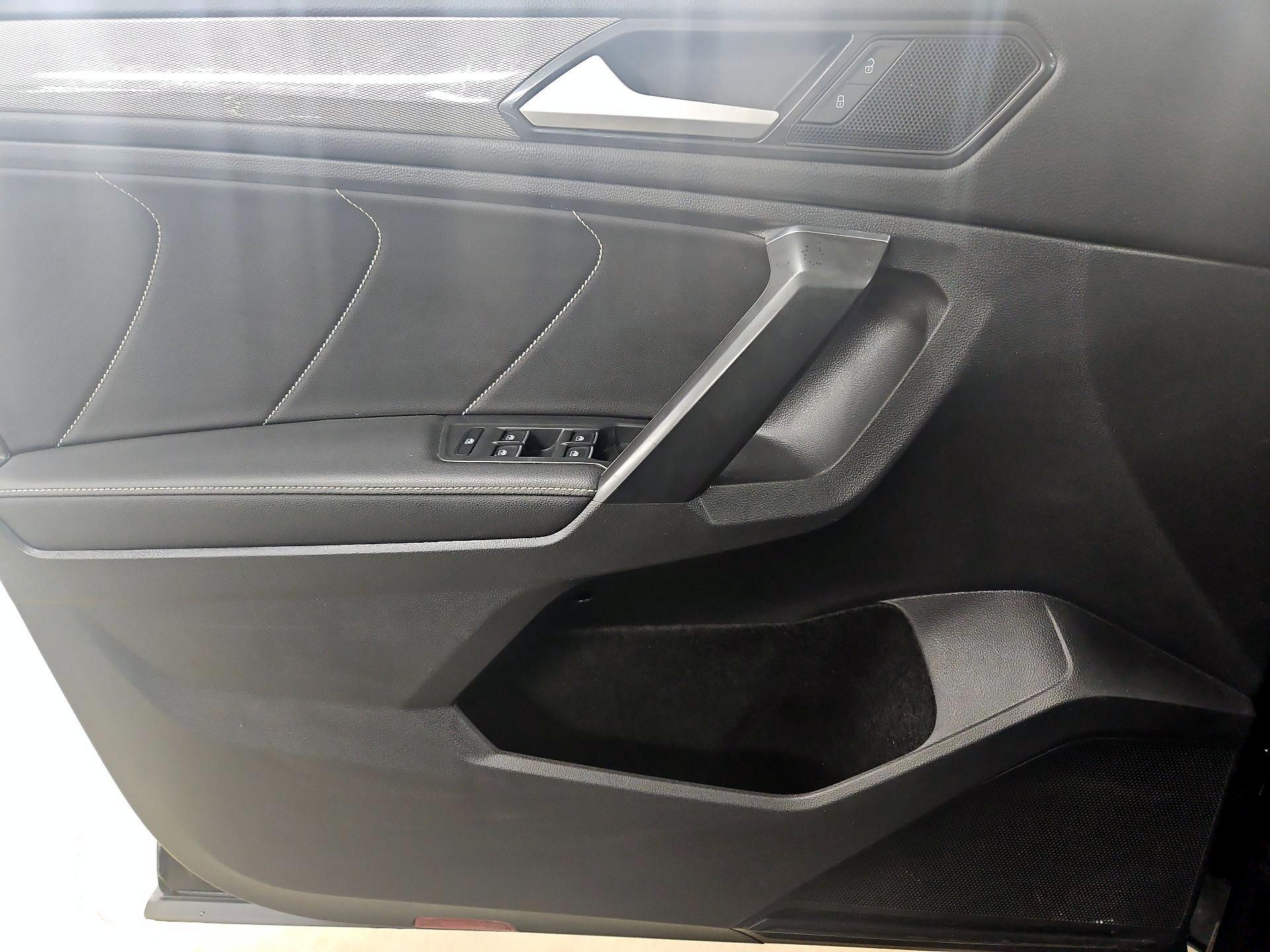 Thumbnail: 2022 Volkswagen Tiguan - 12