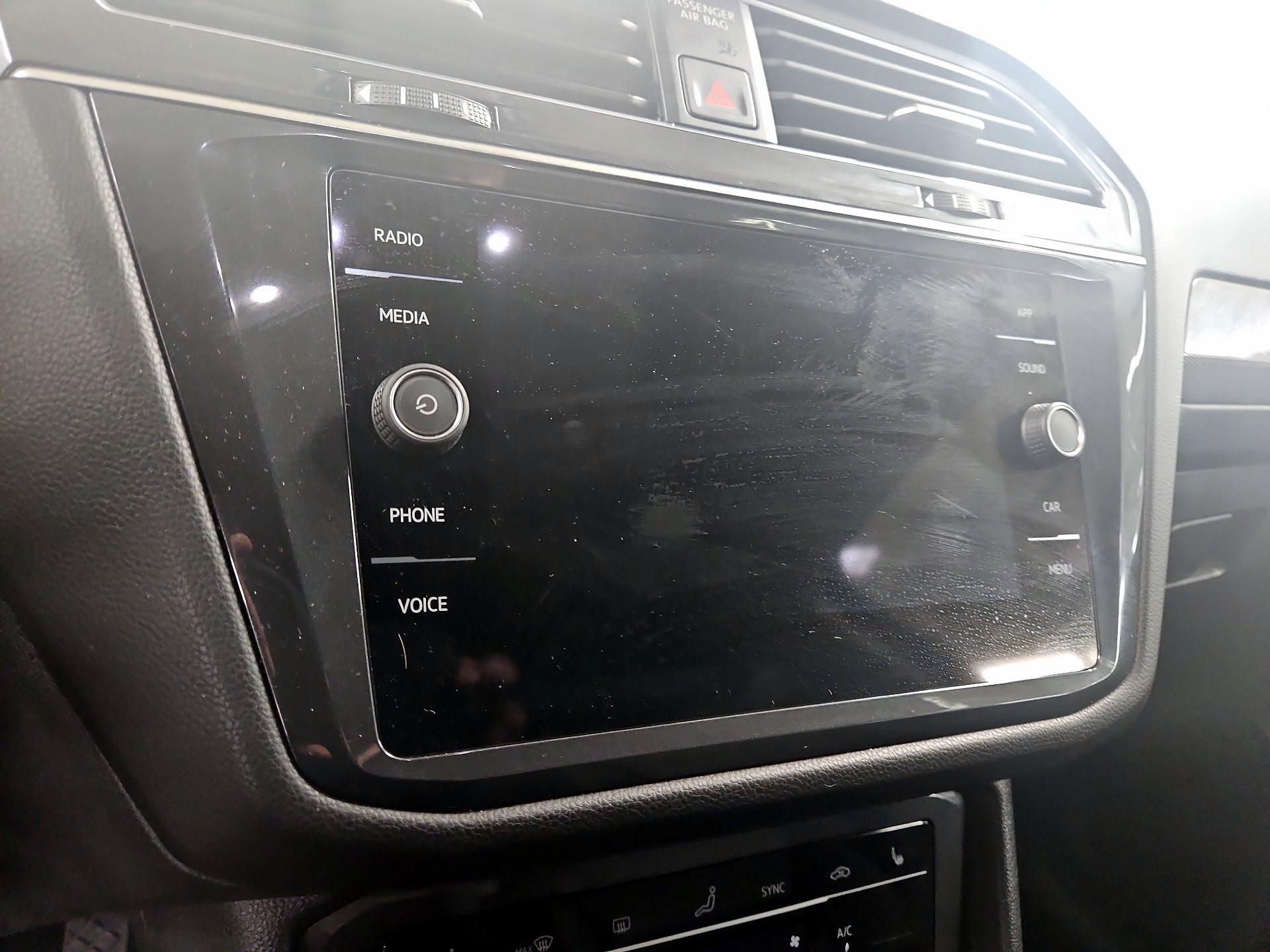 Thumbnail: 2022 Volkswagen Tiguan - 14