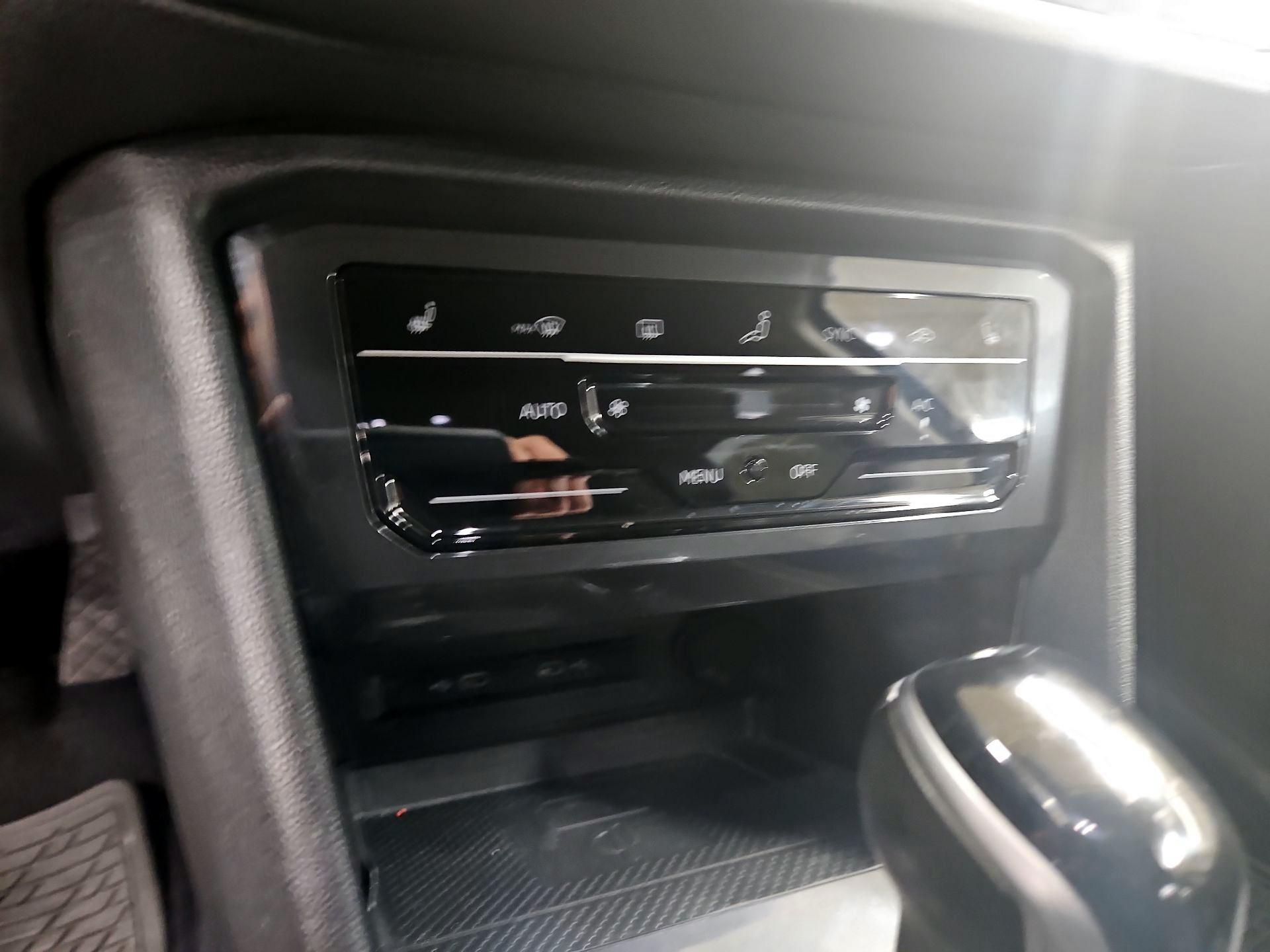 Thumbnail: 2022 Volkswagen Tiguan - 15