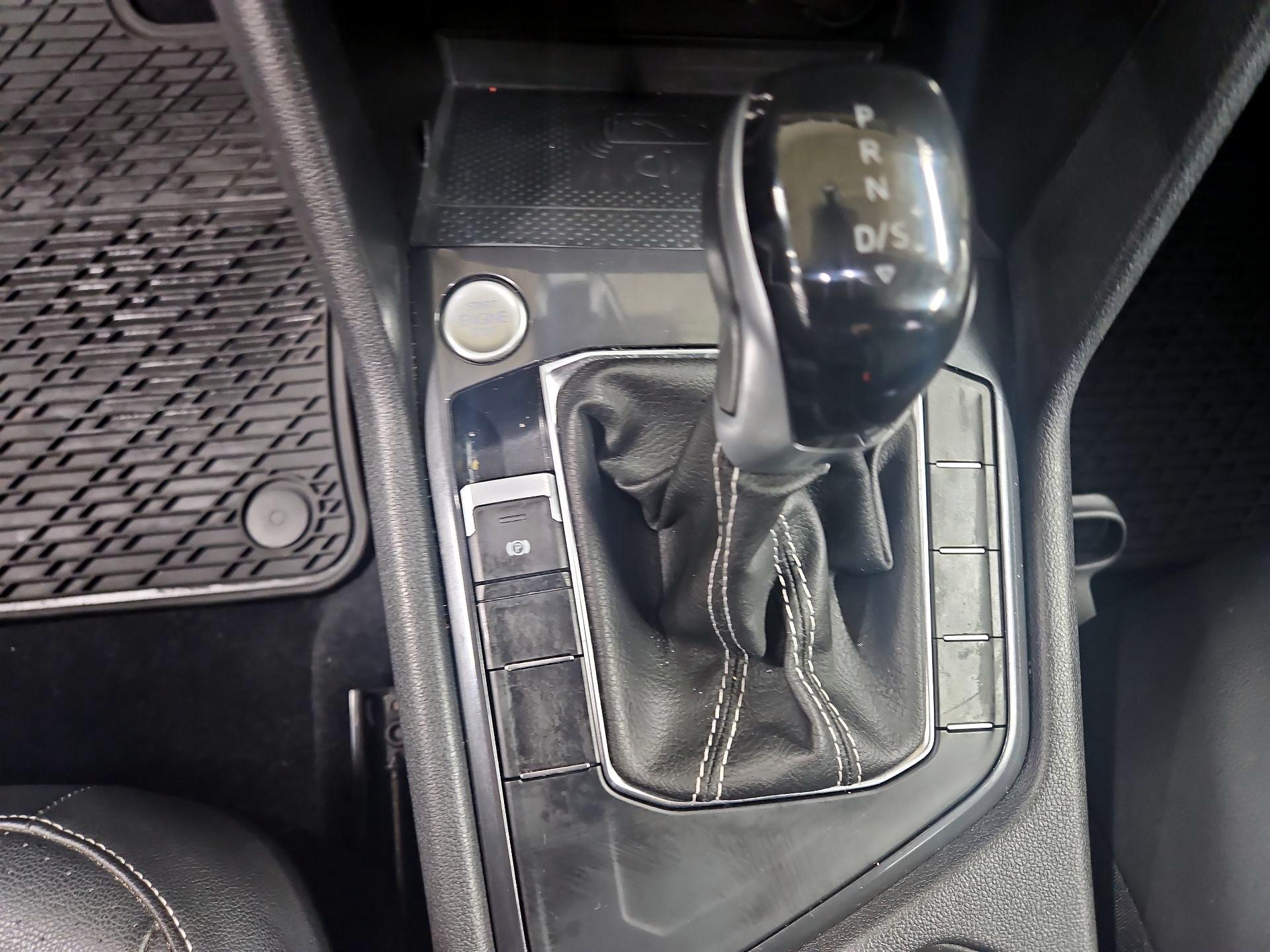 Thumbnail: 2022 Volkswagen Tiguan - 16