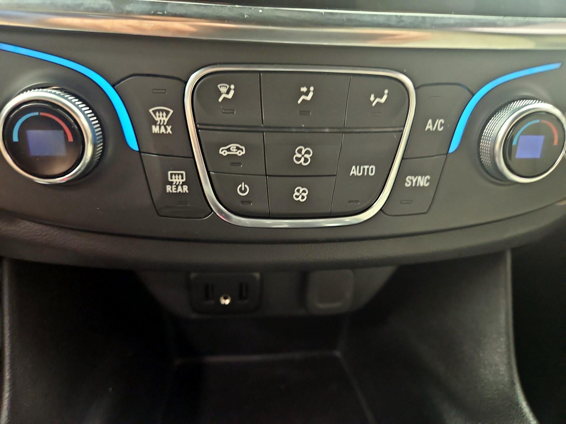 Thumbnail: 2023 Chevrolet Traverse - 16