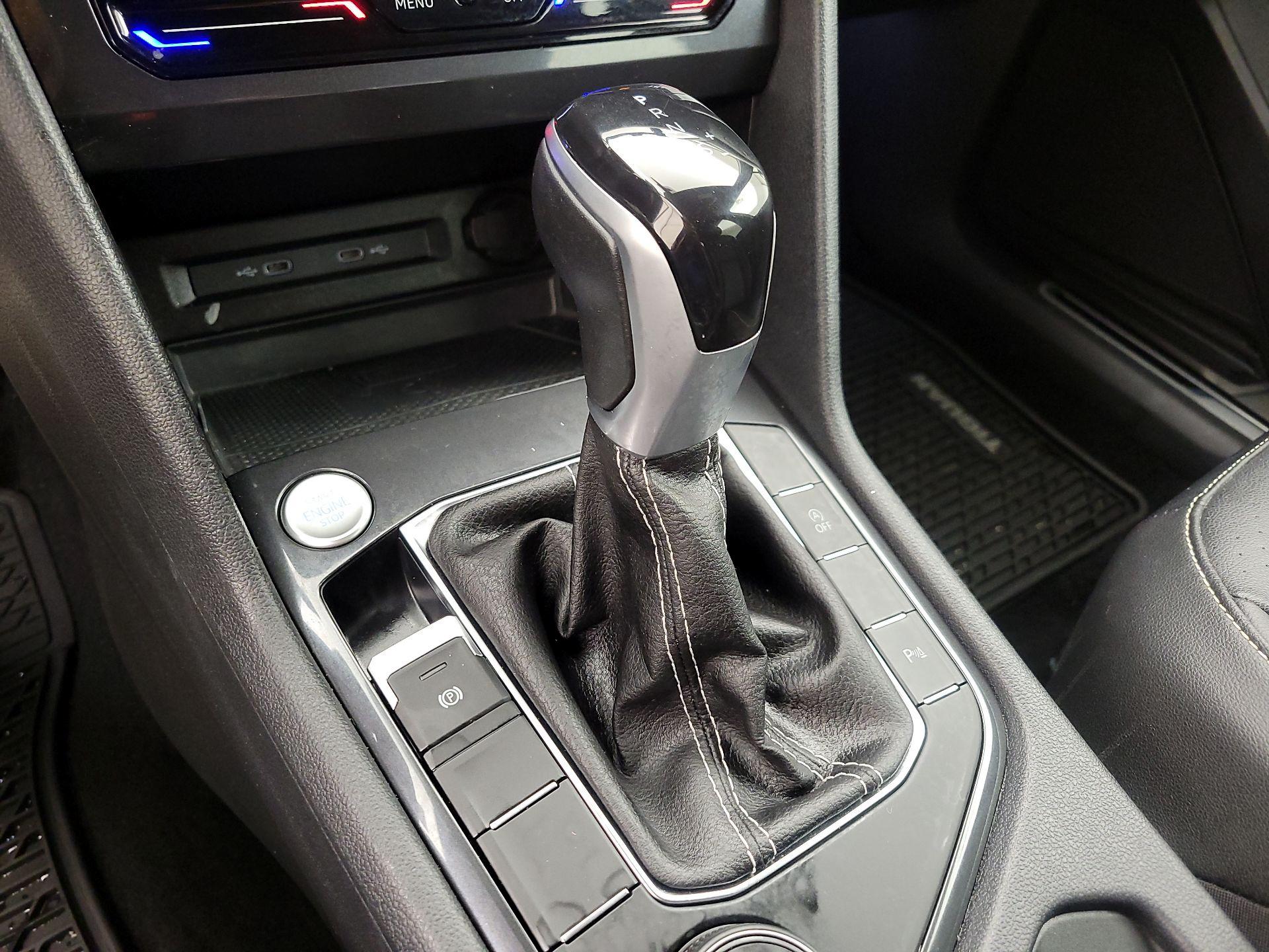 Thumbnail: 2022 Volkswagen Tiguan - 17