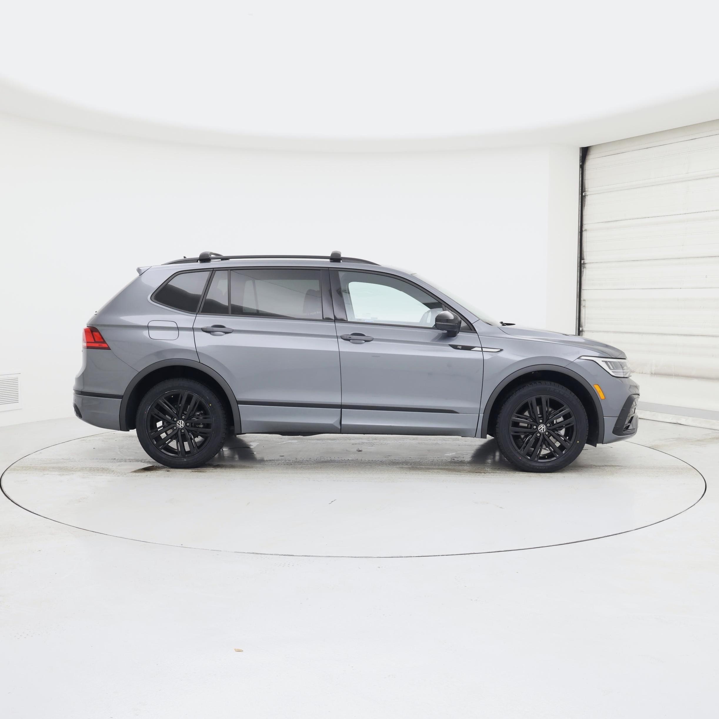 Thumbnail: 2022 Volkswagen Tiguan - 7