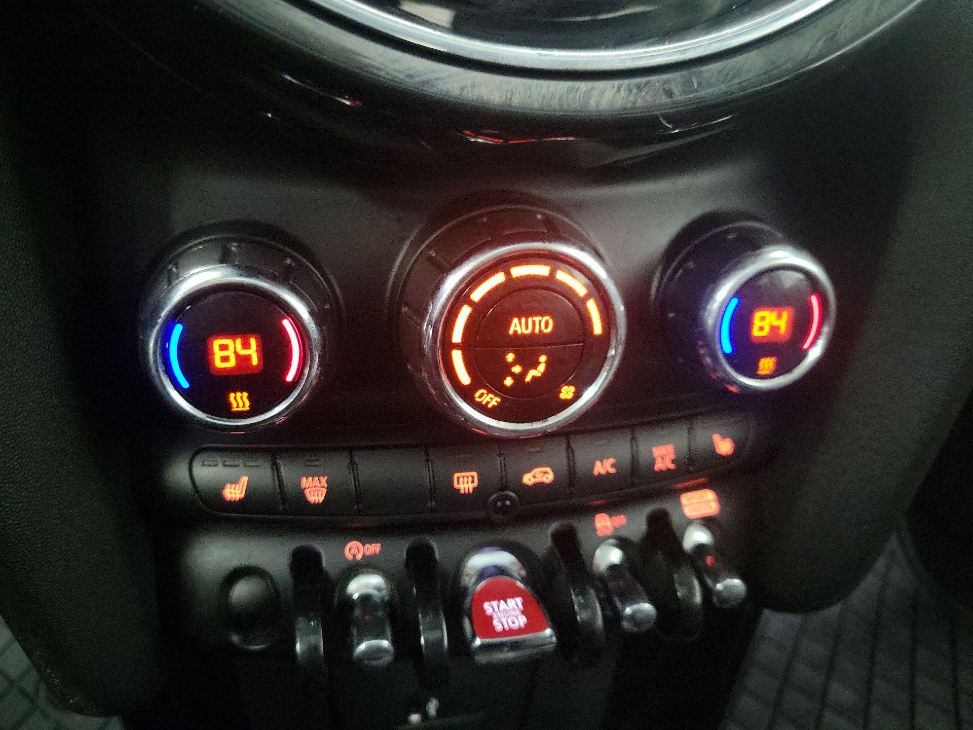 Thumbnail: 2022 Volkswagen Tiguan - 17