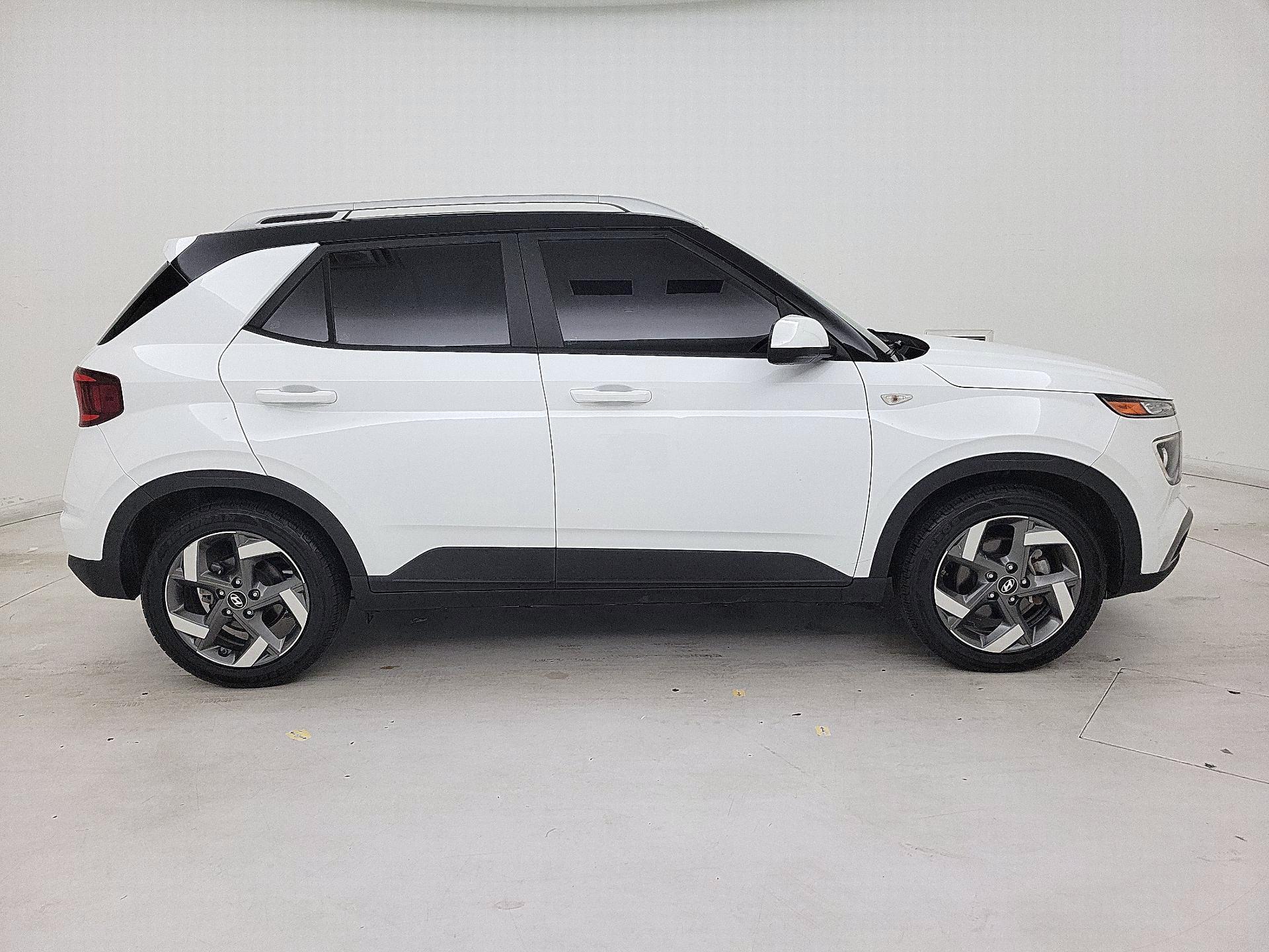 Thumbnail: 2022 Hyundai Venue - 4