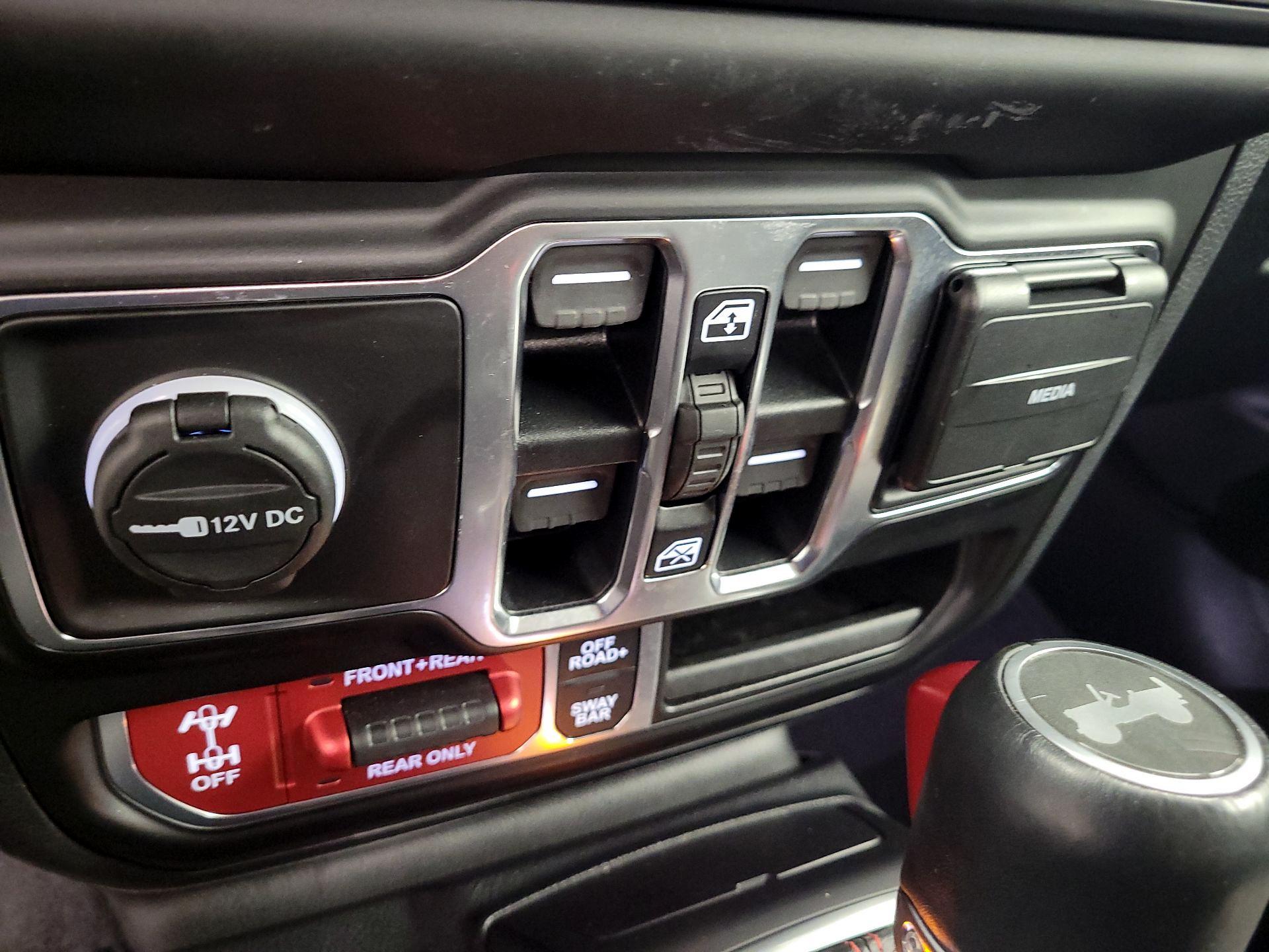 Thumbnail: 2021 Jeep Wrangler - 18