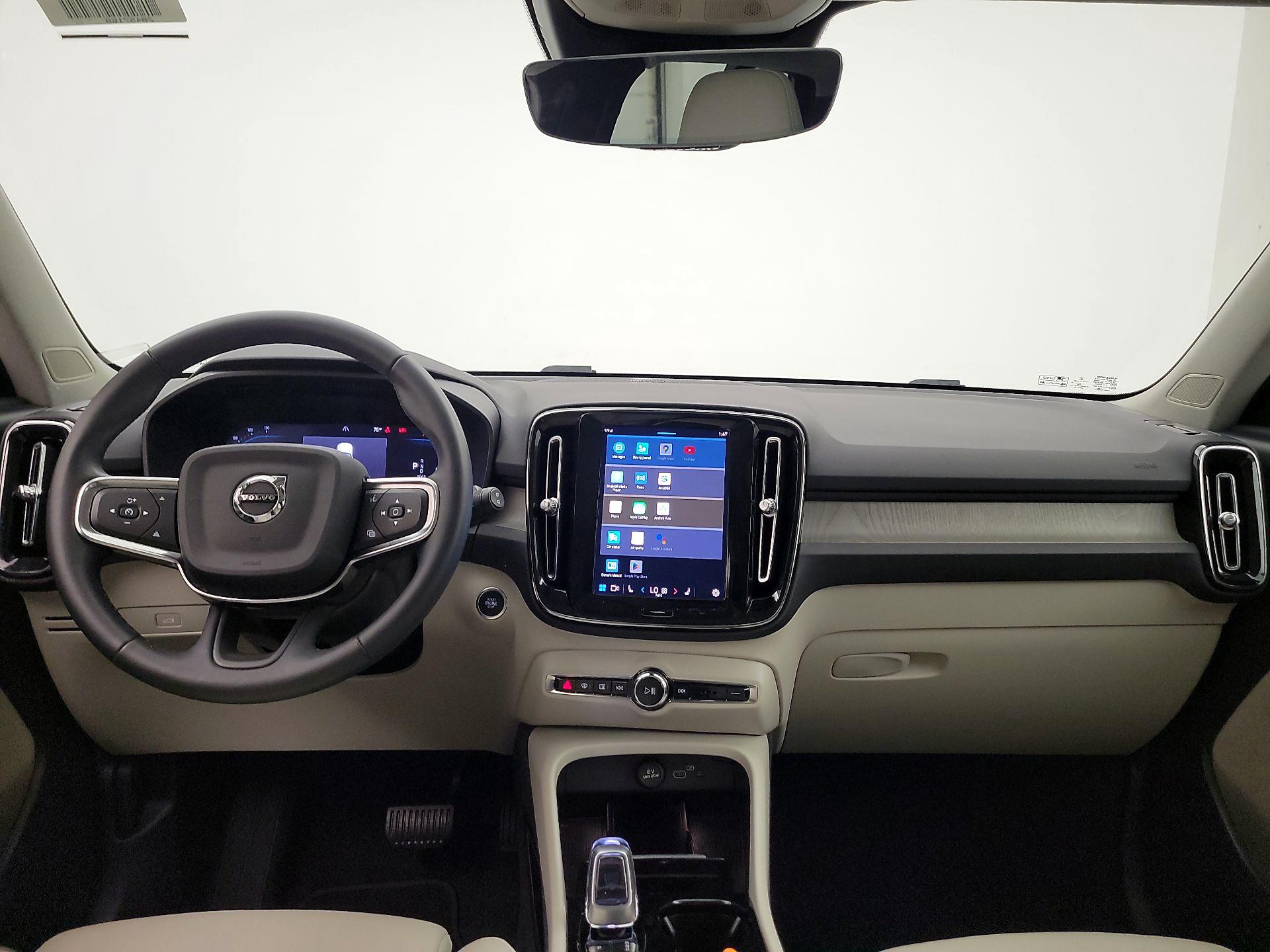 Thumbnail: 2023 Volvo XC40 - 9