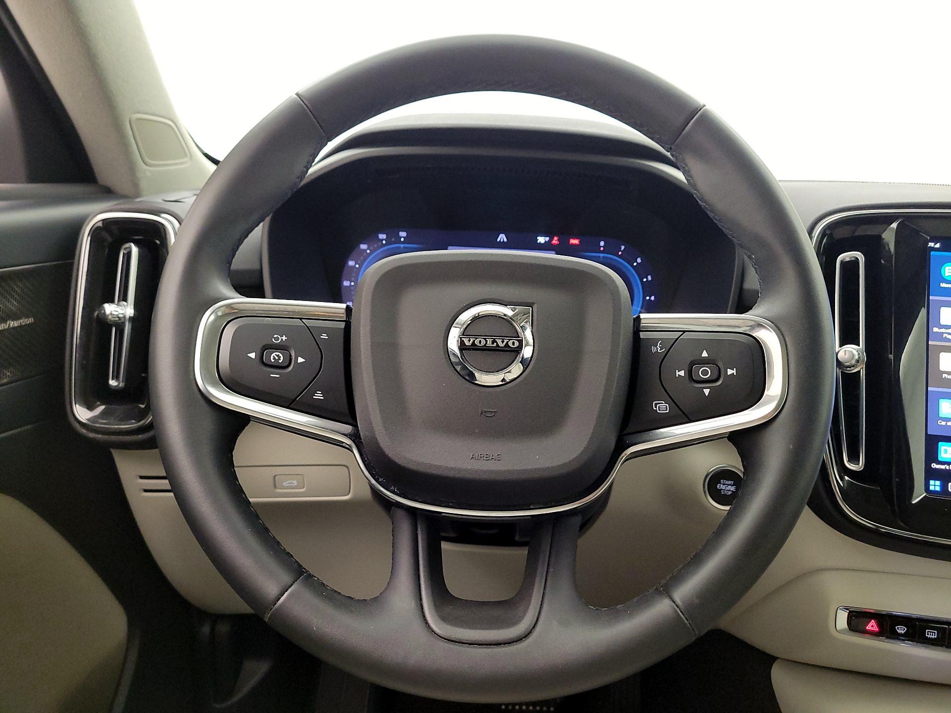 Thumbnail: 2023 Volvo XC40 - 10