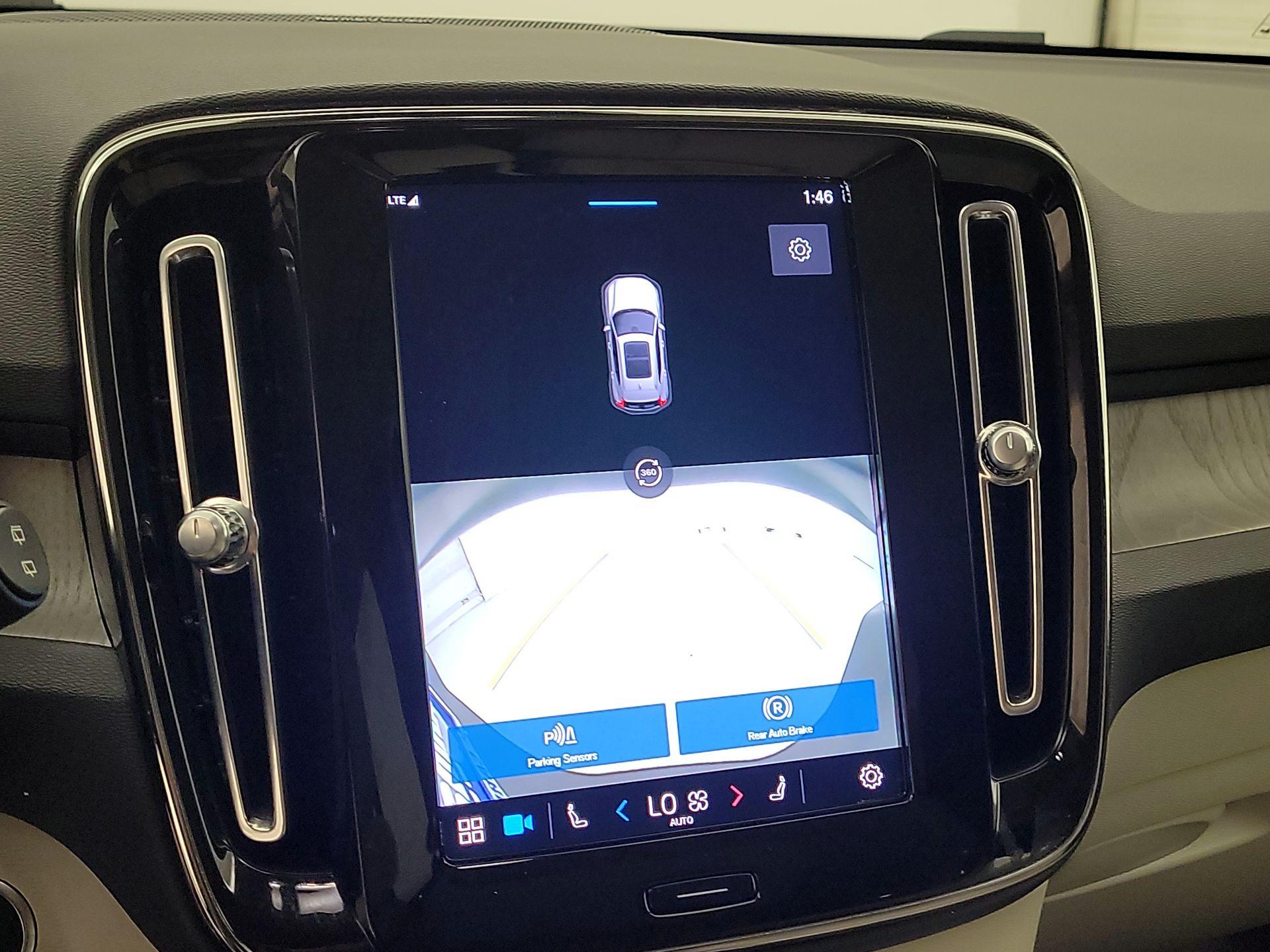 Thumbnail: 2023 Volvo XC40 - 14