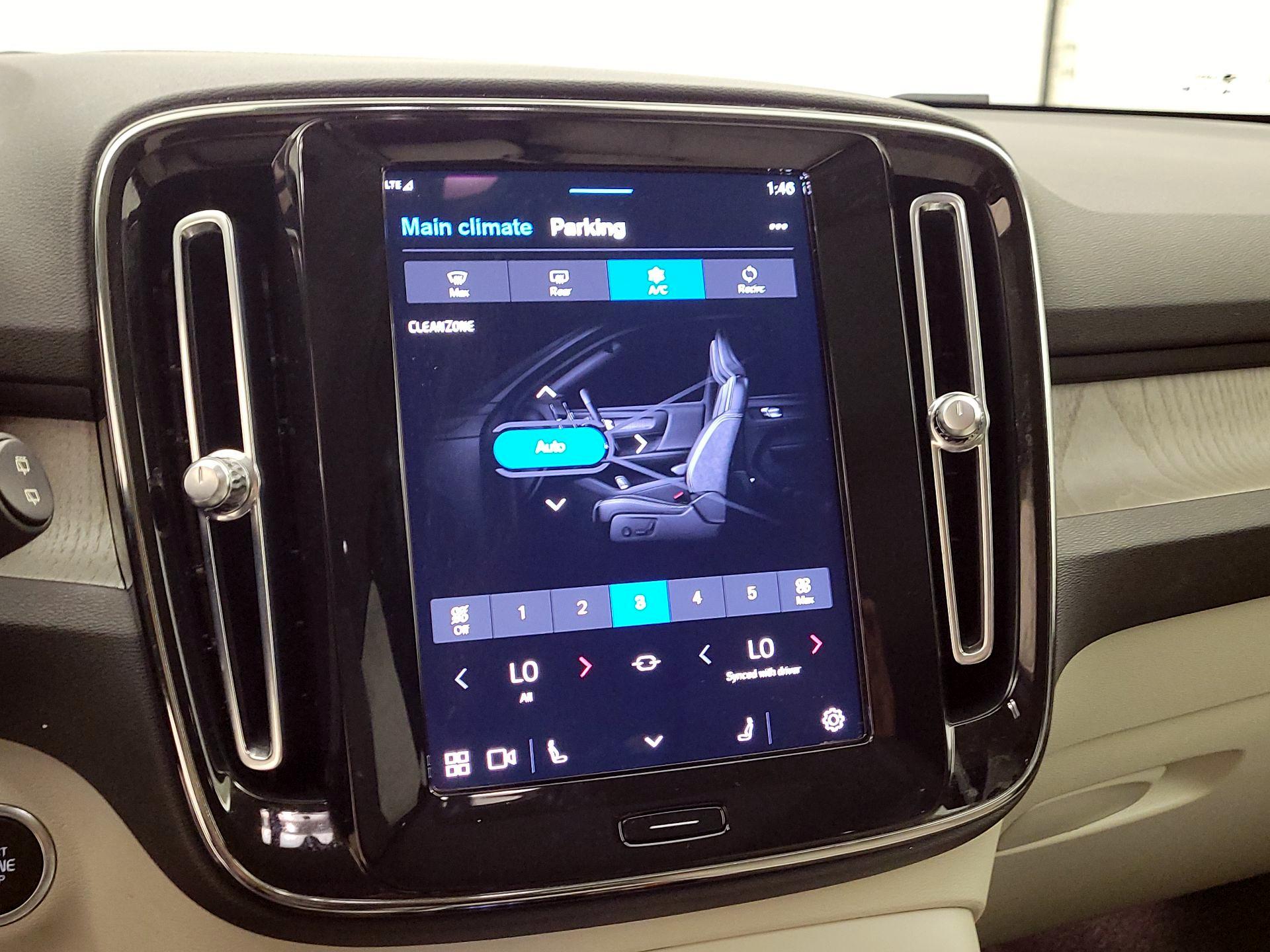 Thumbnail: 2023 Volvo XC40 - 16