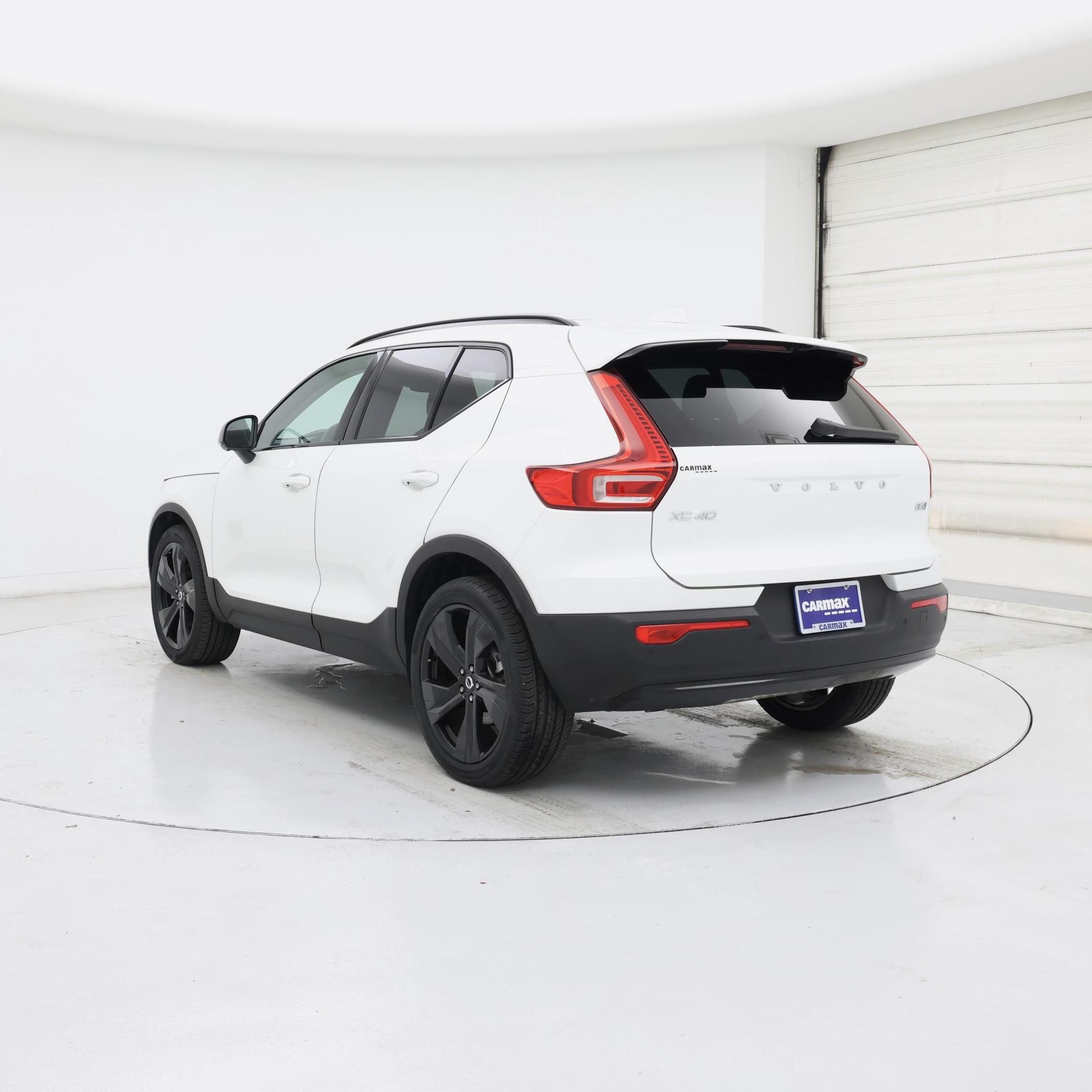 Thumbnail: 2023 Volvo XC40 - 2