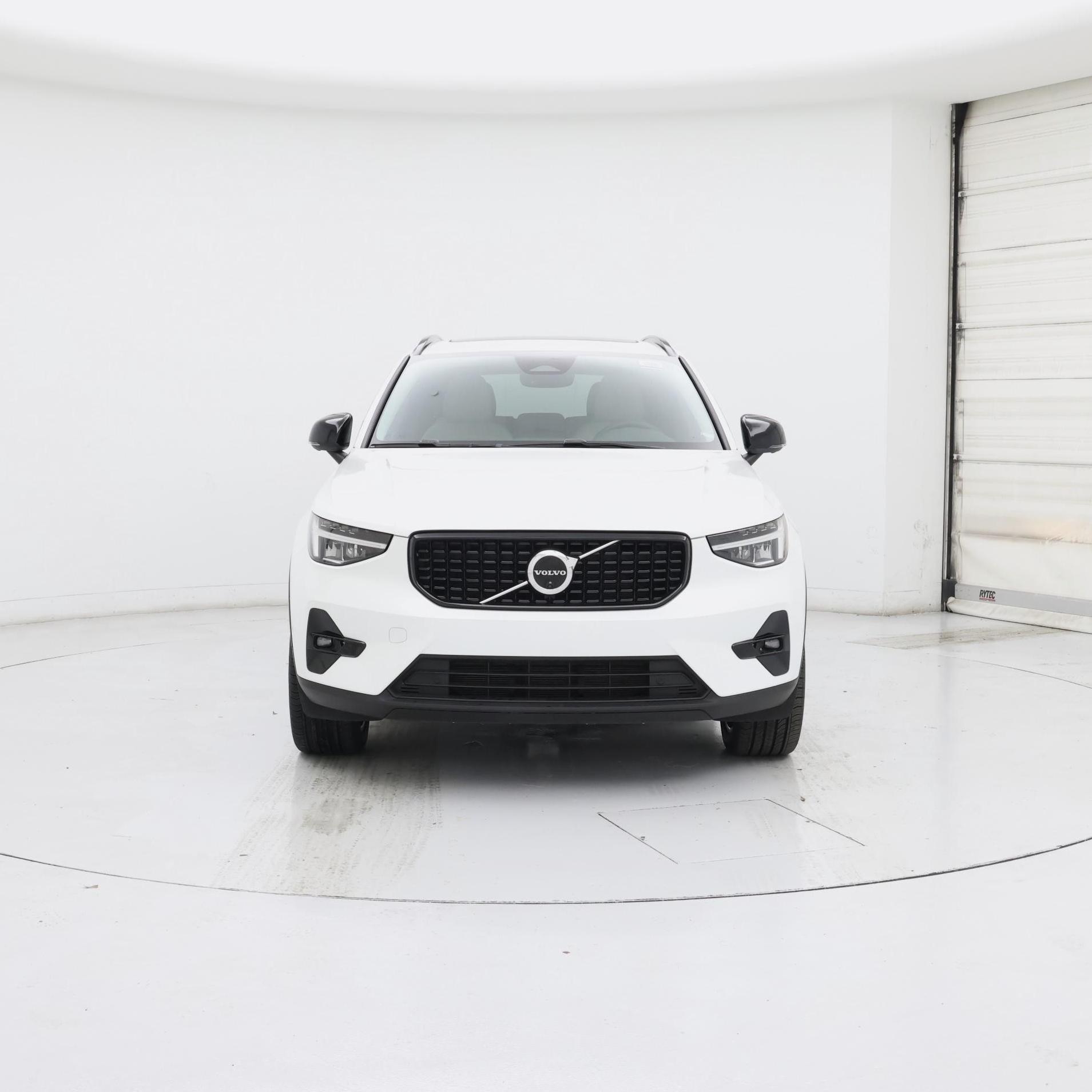 Thumbnail: 2023 Volvo XC40 - 5