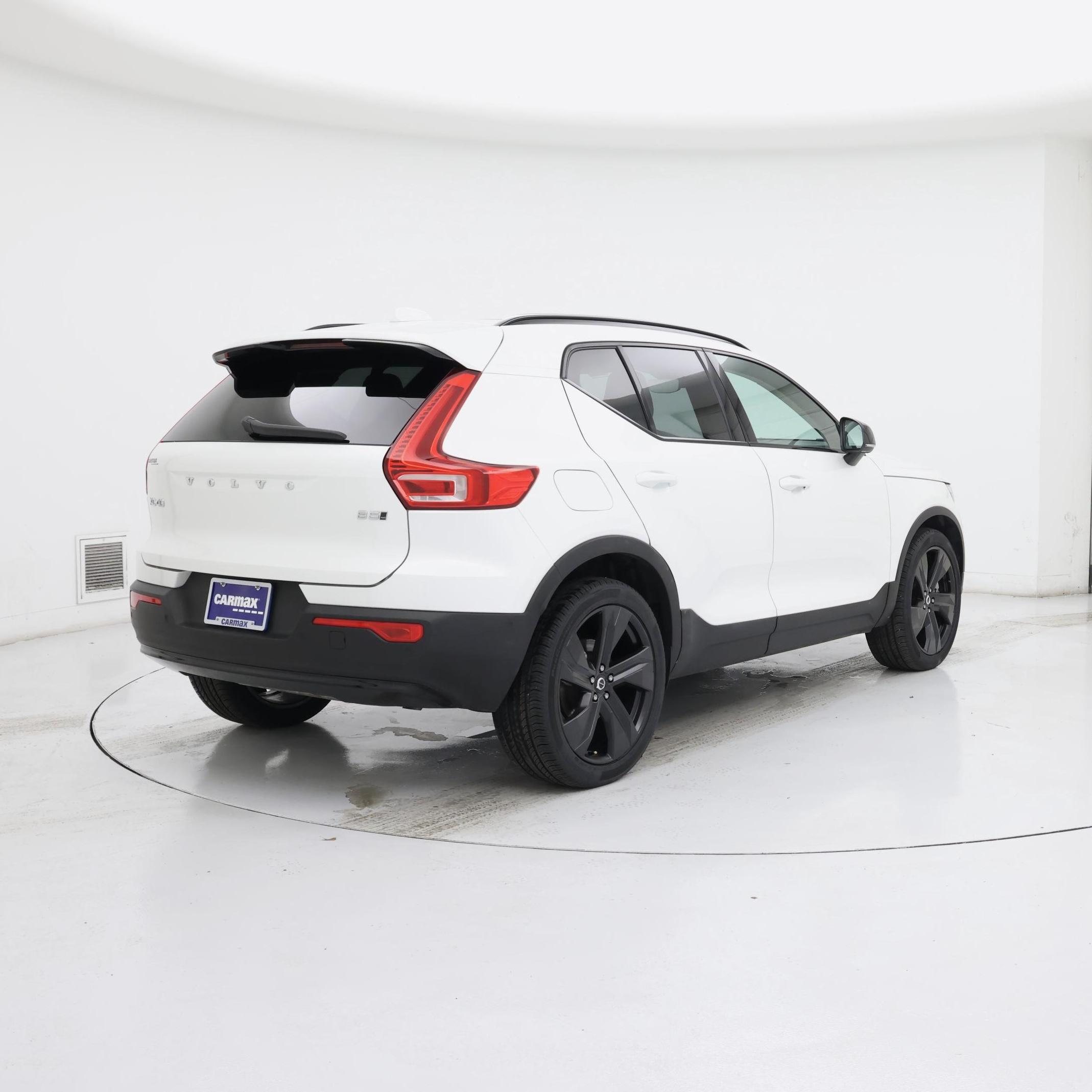 Thumbnail: 2023 Volvo XC40 - 8
