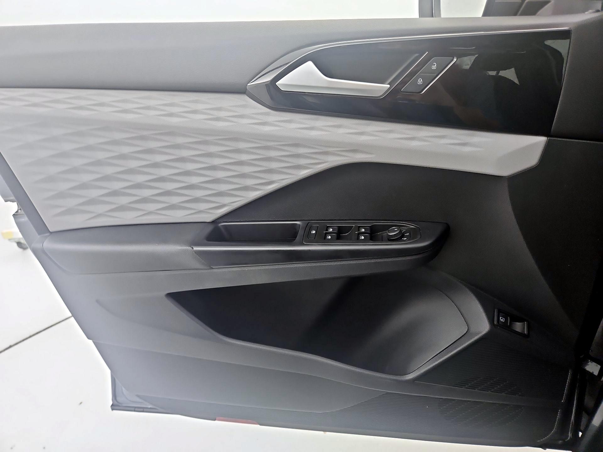 Thumbnail: 2023 Volkswagen Taos - 12