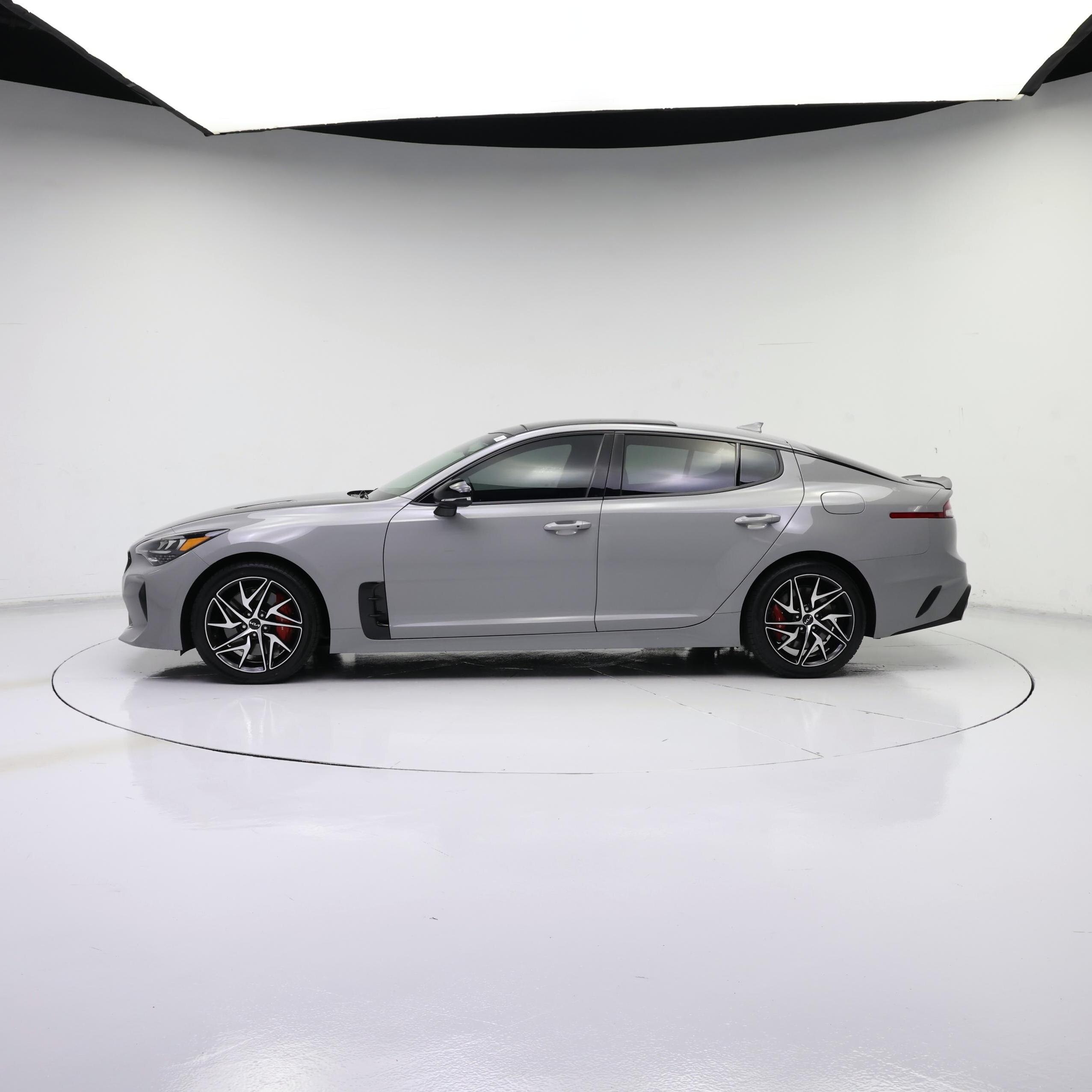 Thumbnail: 2023 Kia Stinger - 3