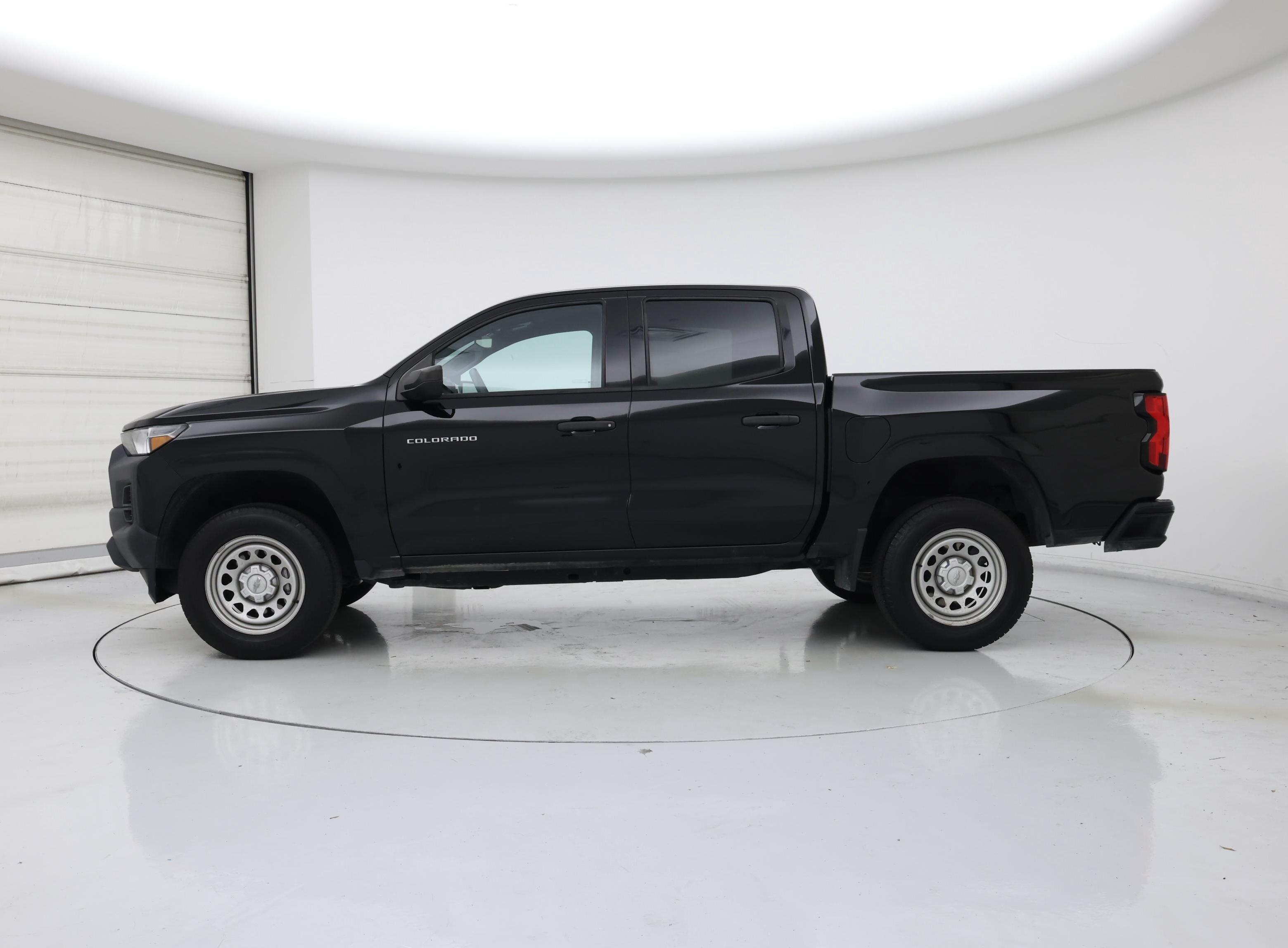 Thumbnail: 2023 Chevrolet Colorado - 3
