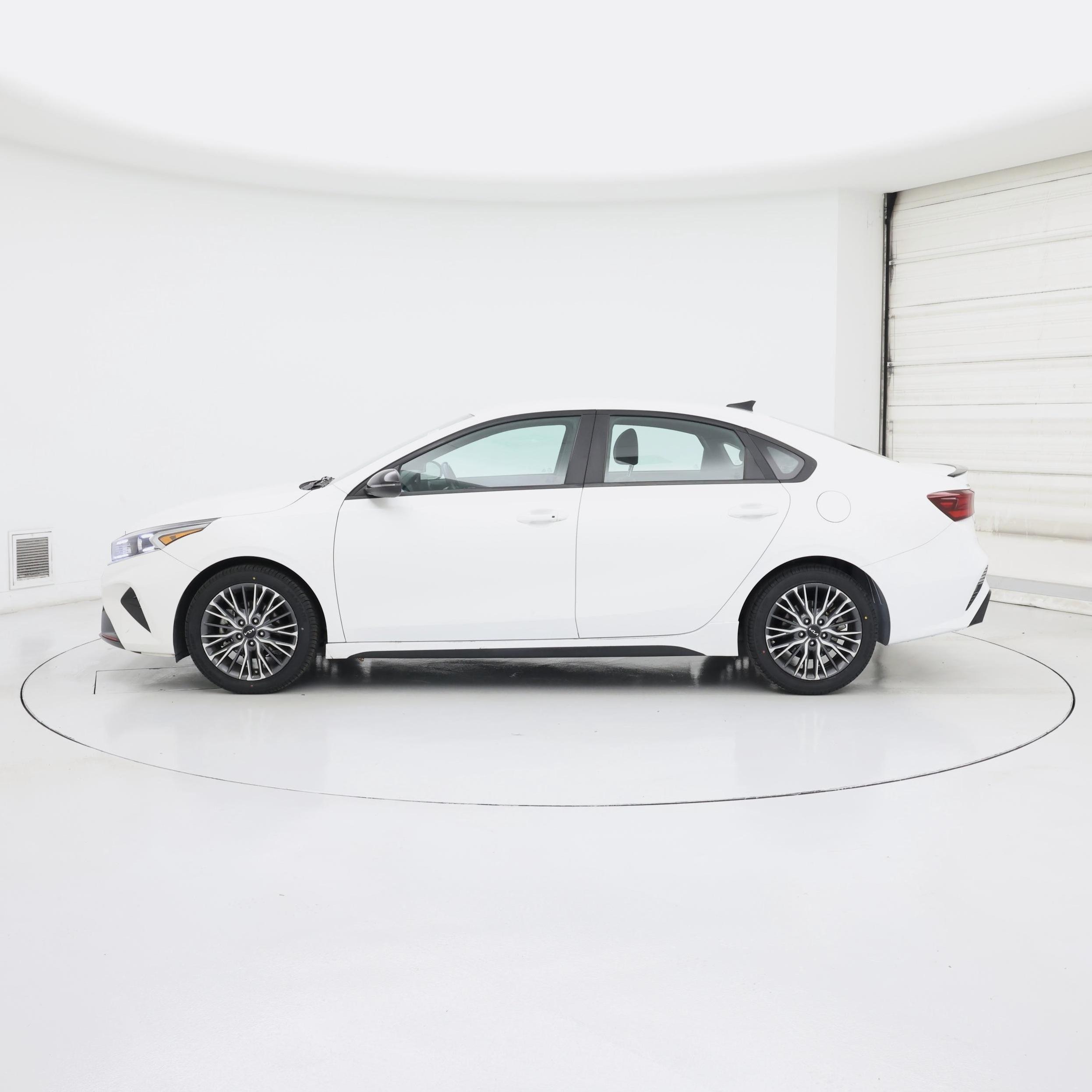 Thumbnail: 2022 Kia Forte - 3