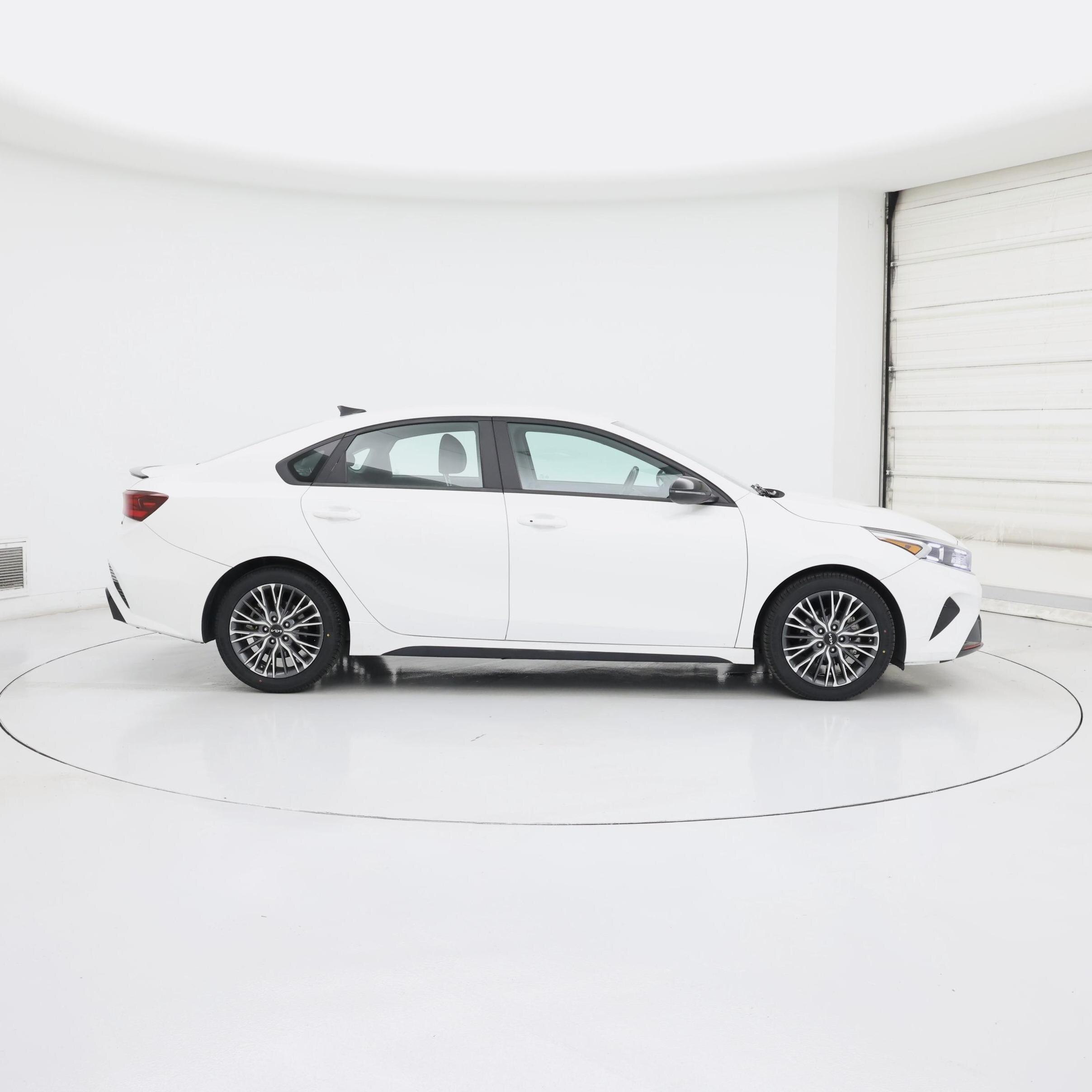 Thumbnail: 2022 Kia Forte - 7