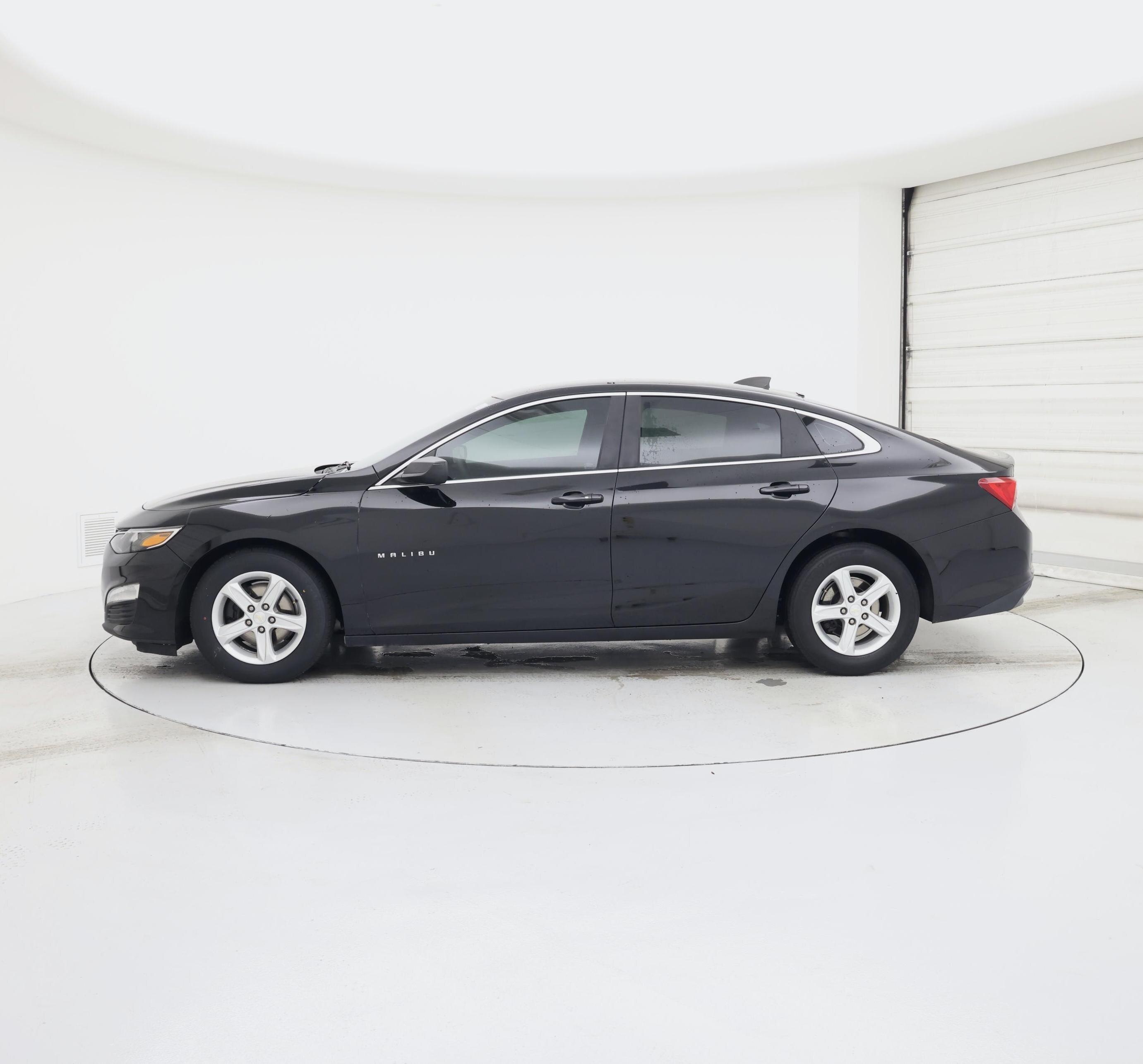 Thumbnail: 2020 Chevrolet Malibu - 3