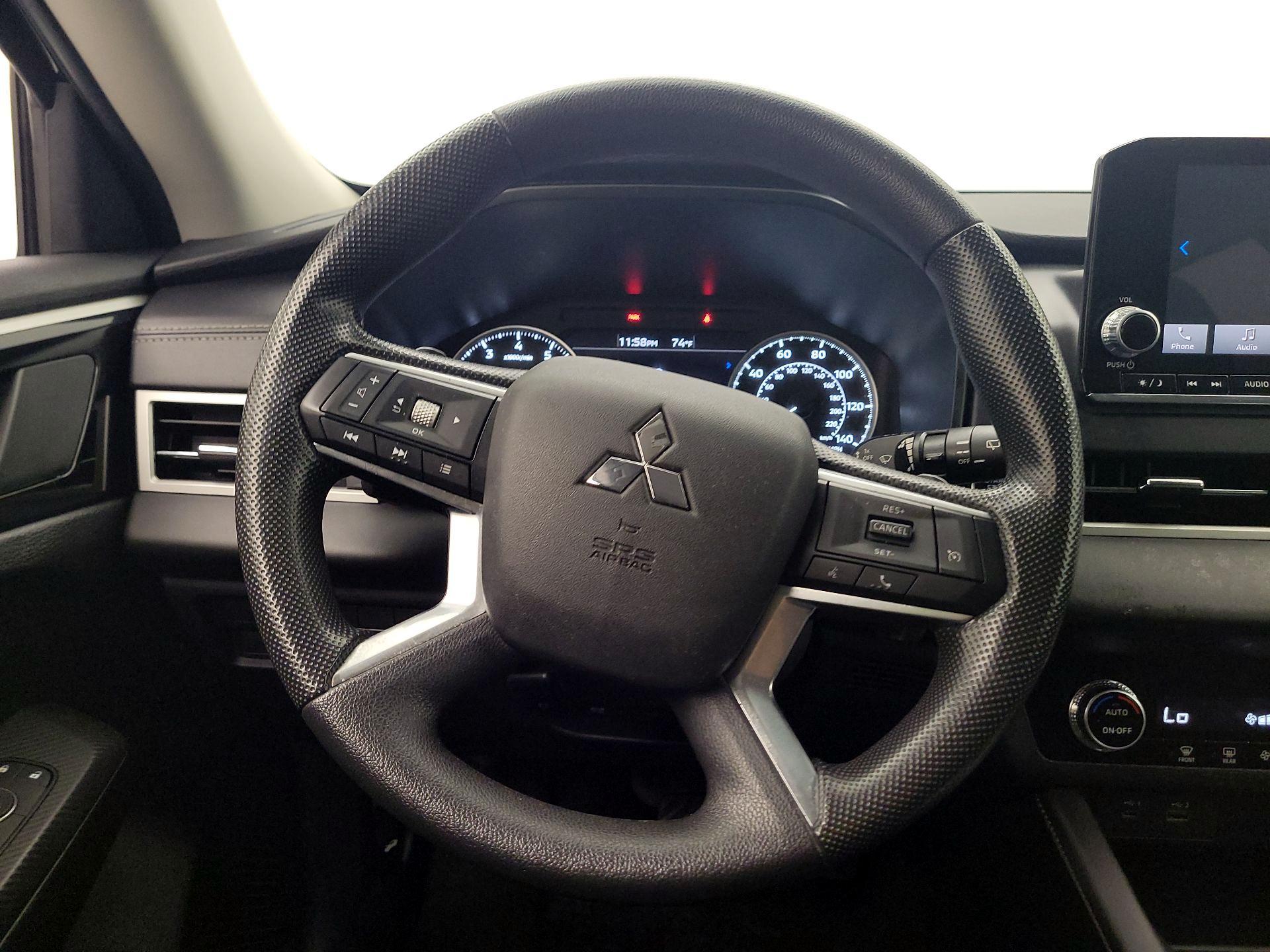 Thumbnail: 2024 Mitsubishi Outlander - 10