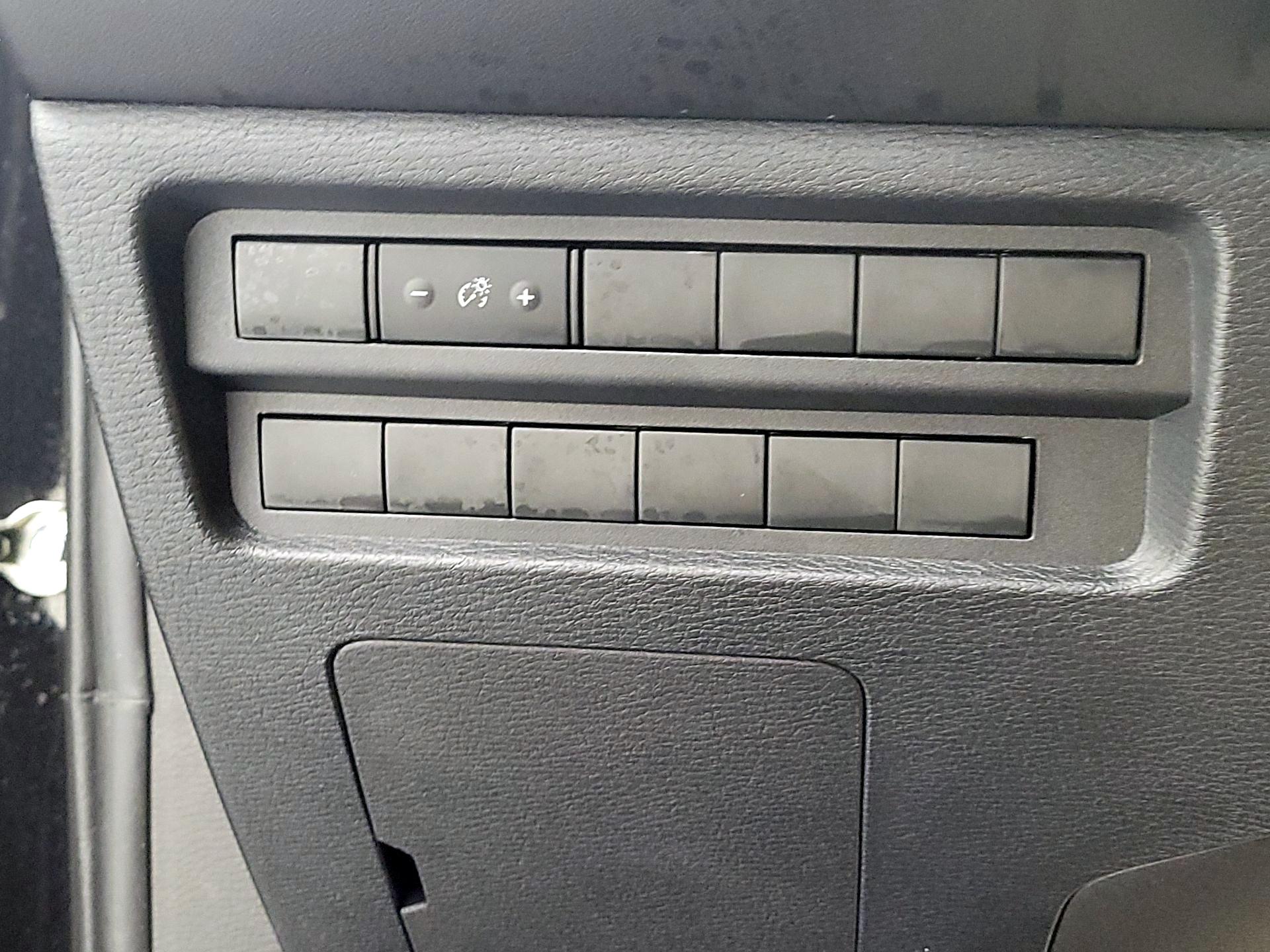 Thumbnail: 2024 Mitsubishi Outlander - 13