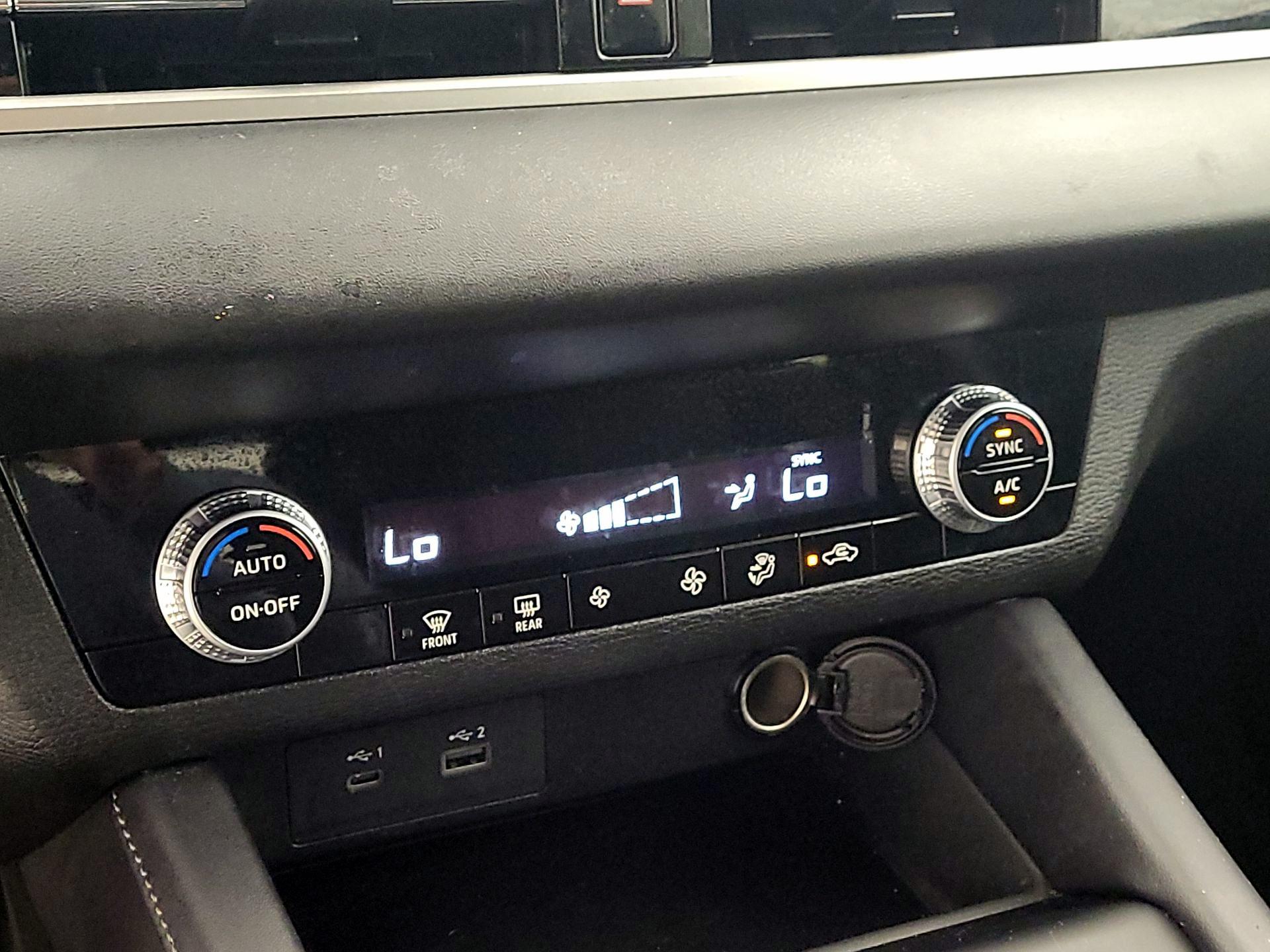 Thumbnail: 2024 Mitsubishi Outlander - 16