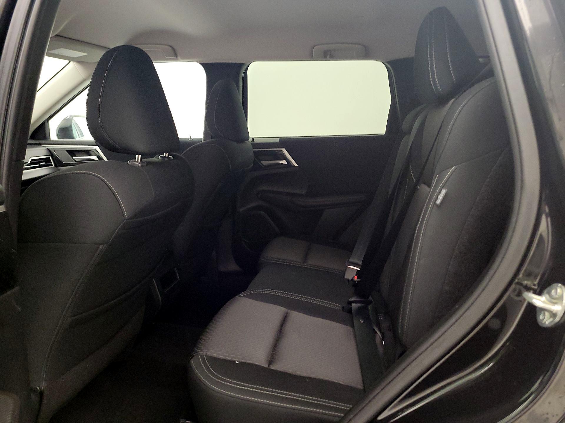 Thumbnail: 2024 Mitsubishi Outlander - 19