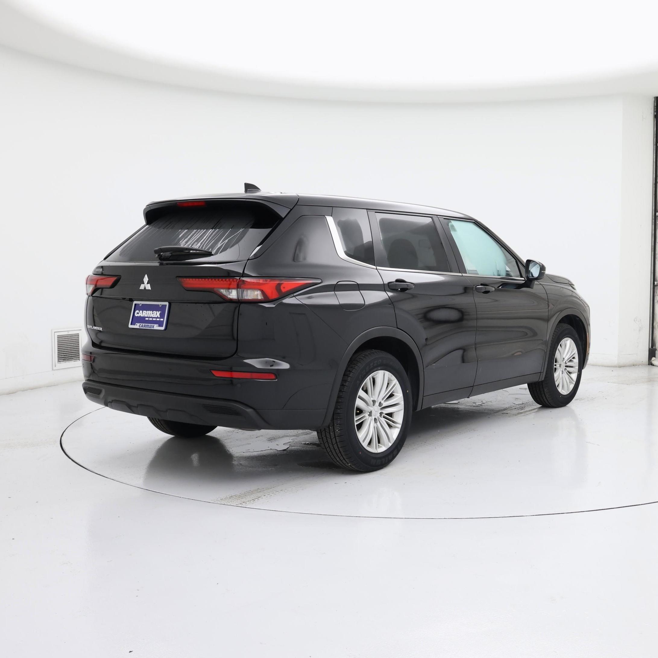 Thumbnail: 2024 Mitsubishi Outlander - 8